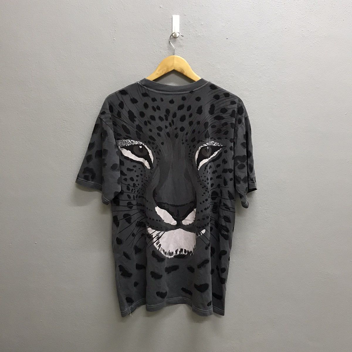 Vintage Vintage 3D Leopard Print Tshirt Size US L / EU 52-54 / 3 - 7 Thumbnail