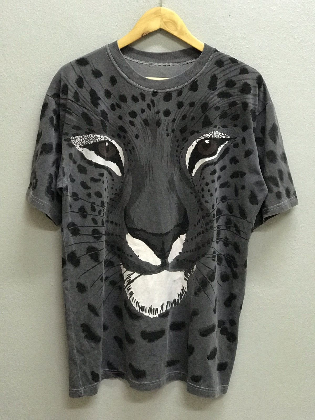 Vintage Vintage 3D Leopard Print Tshirt Size US L / EU 52-54 / 3 - 5 Thumbnail