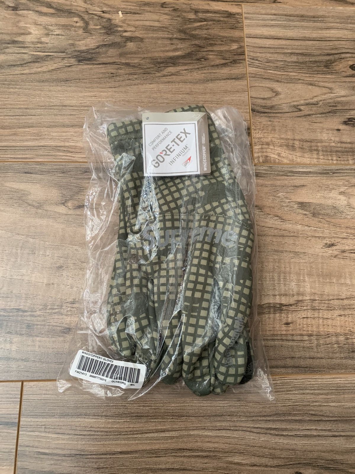 image of Supreme Windstopper Gloves in Olive Grid Camo, Men's