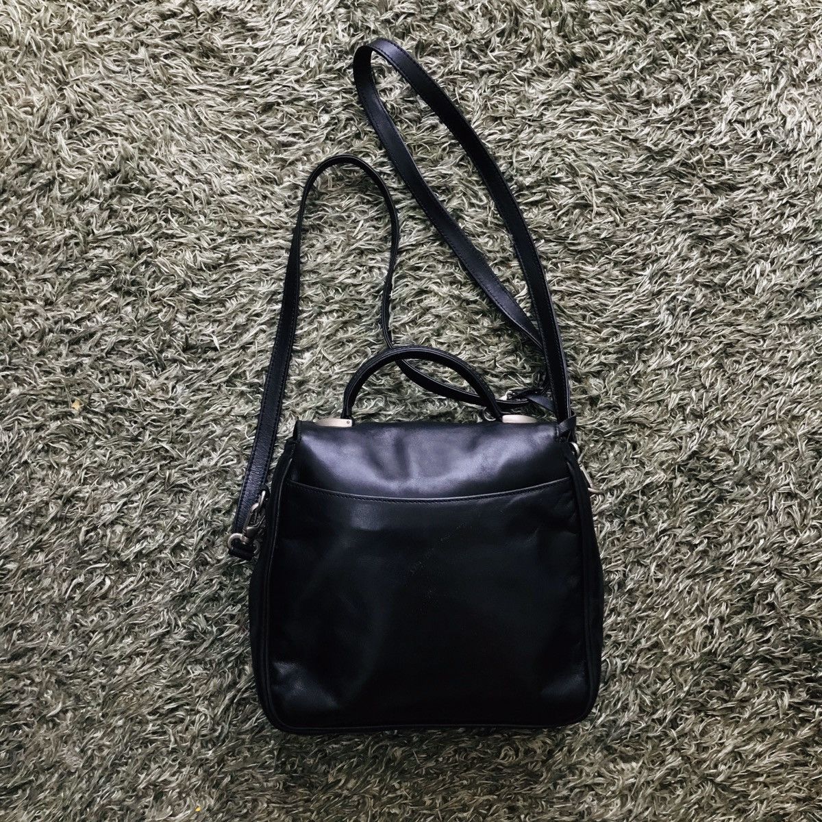 Tumi × Vintage Vintage 90s Tumi Superblack Full leather Mini Sling Bag Size ONE SIZE - 3 Thumbnail
