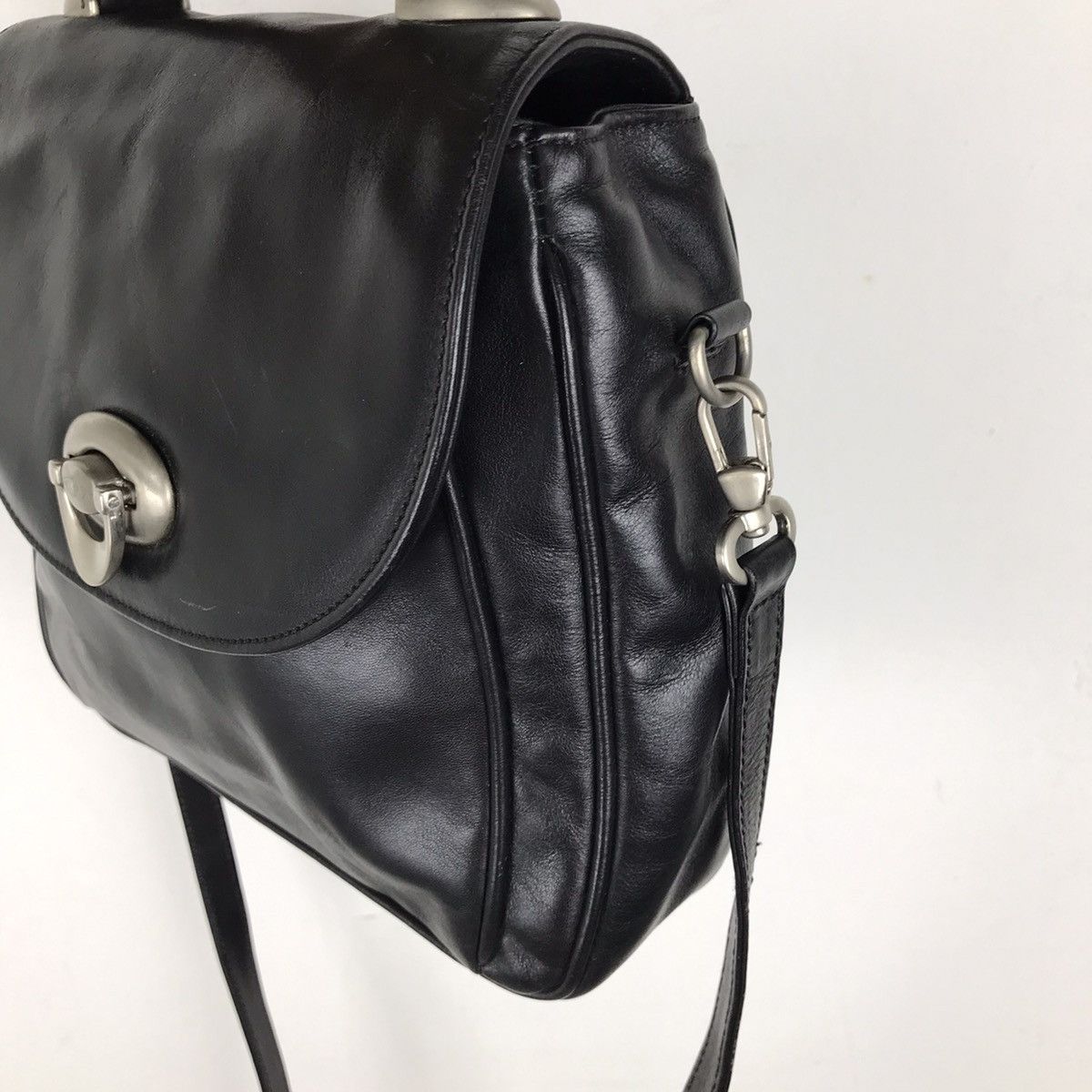 Tumi × Vintage Vintage 90s Tumi Superblack Full leather Mini Sling Bag Size ONE SIZE - 6 Thumbnail