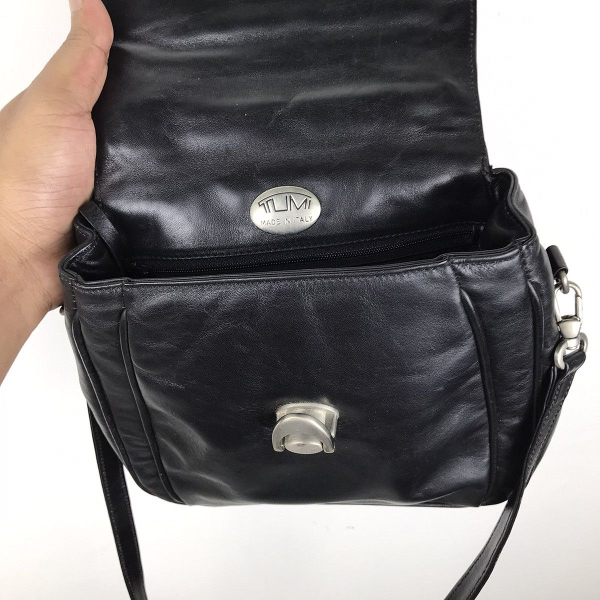 Tumi × Vintage Vintage 90s Tumi Superblack Full leather Mini Sling Bag Size ONE SIZE - 8 Thumbnail