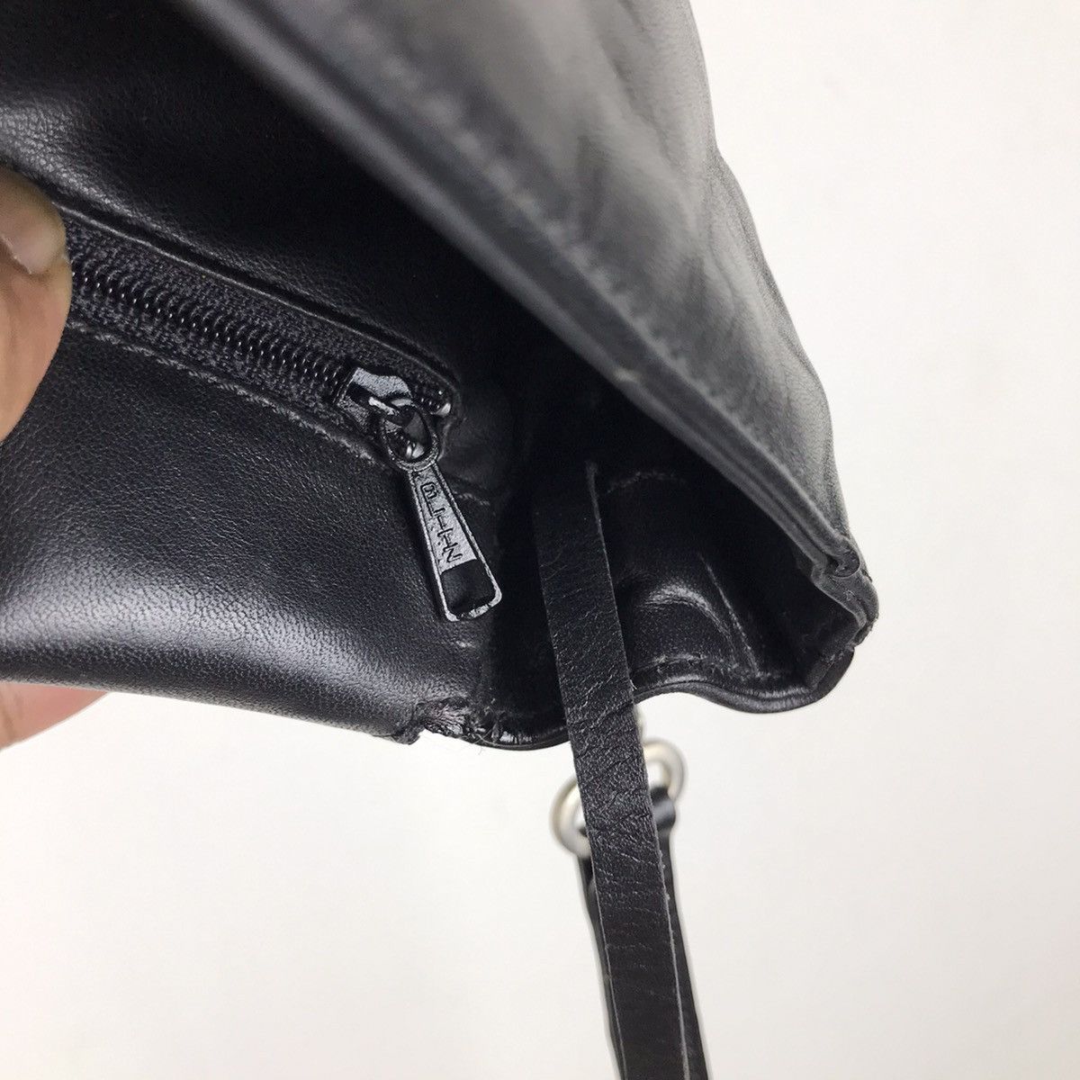 Tumi × Vintage Vintage 90s Tumi Superblack Full leather Mini Sling Bag Size ONE SIZE - 11 Thumbnail