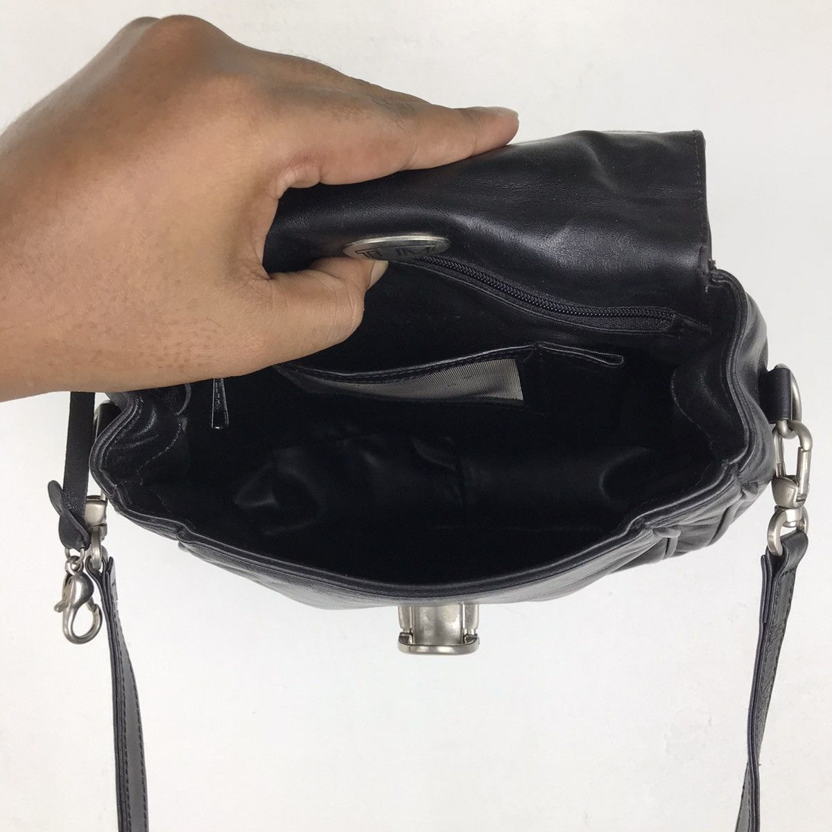 Tumi × Vintage Vintage 90s Tumi Superblack Full leather Mini Sling Bag Size ONE SIZE - 10 Thumbnail