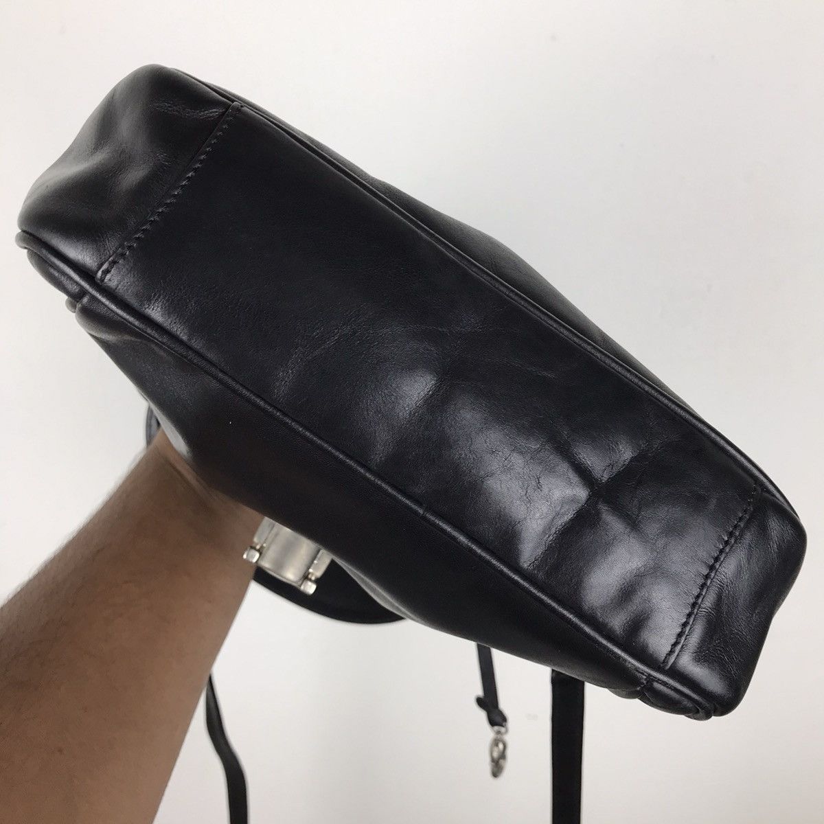 Tumi × Vintage Vintage 90s Tumi Superblack Full leather Mini Sling Bag Size ONE SIZE - 12 Thumbnail
