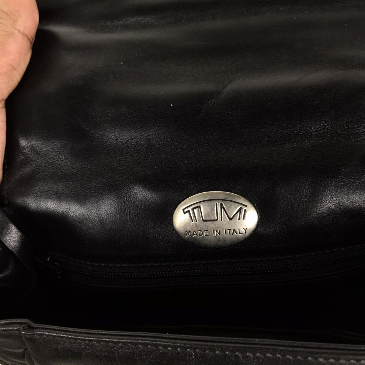 Tumi × Vintage Vintage 90s Tumi Superblack Full leather Mini Sling Bag Size ONE SIZE - 9 Thumbnail