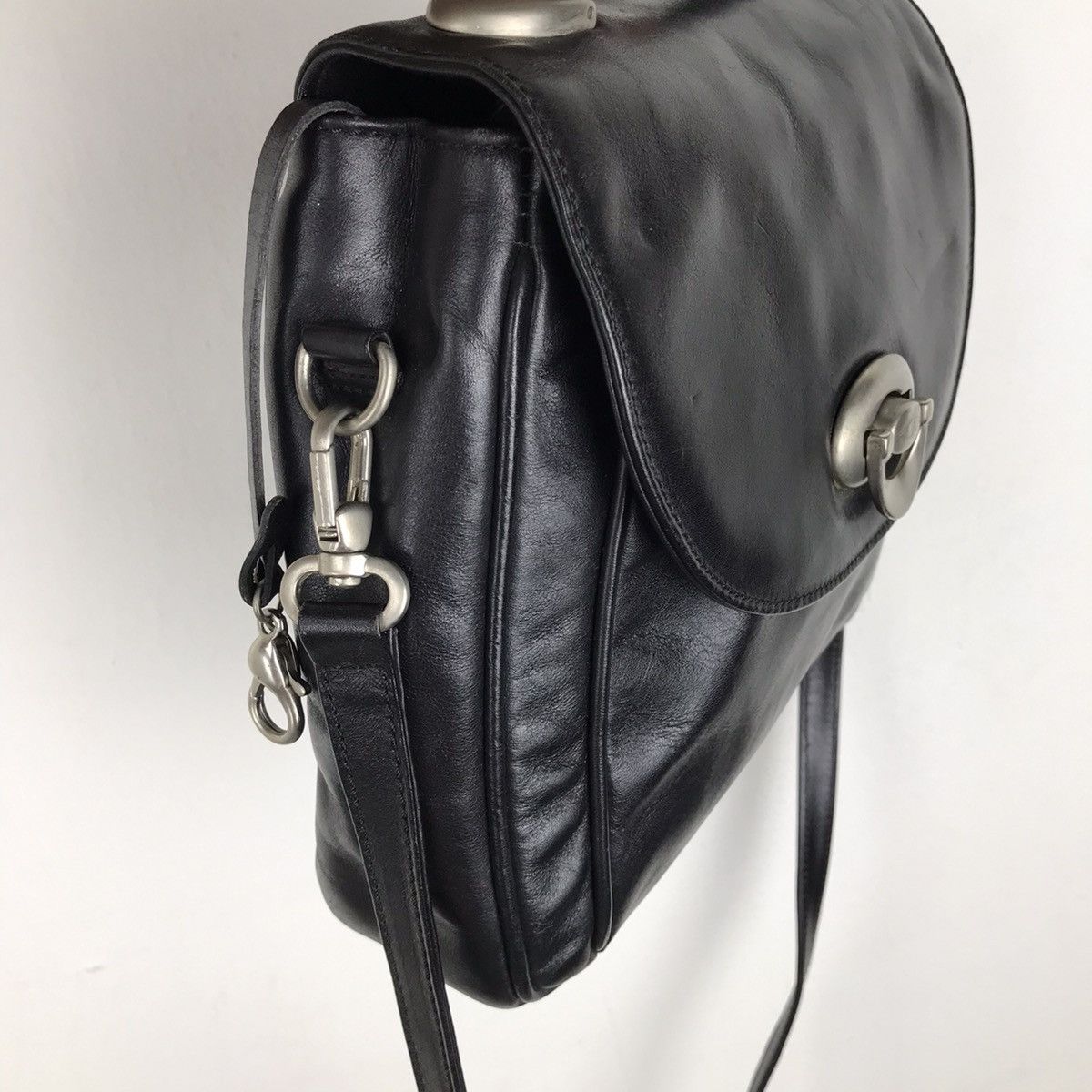 Tumi × Vintage Vintage 90s Tumi Superblack Full leather Mini Sling Bag Size ONE SIZE - 5 Thumbnail