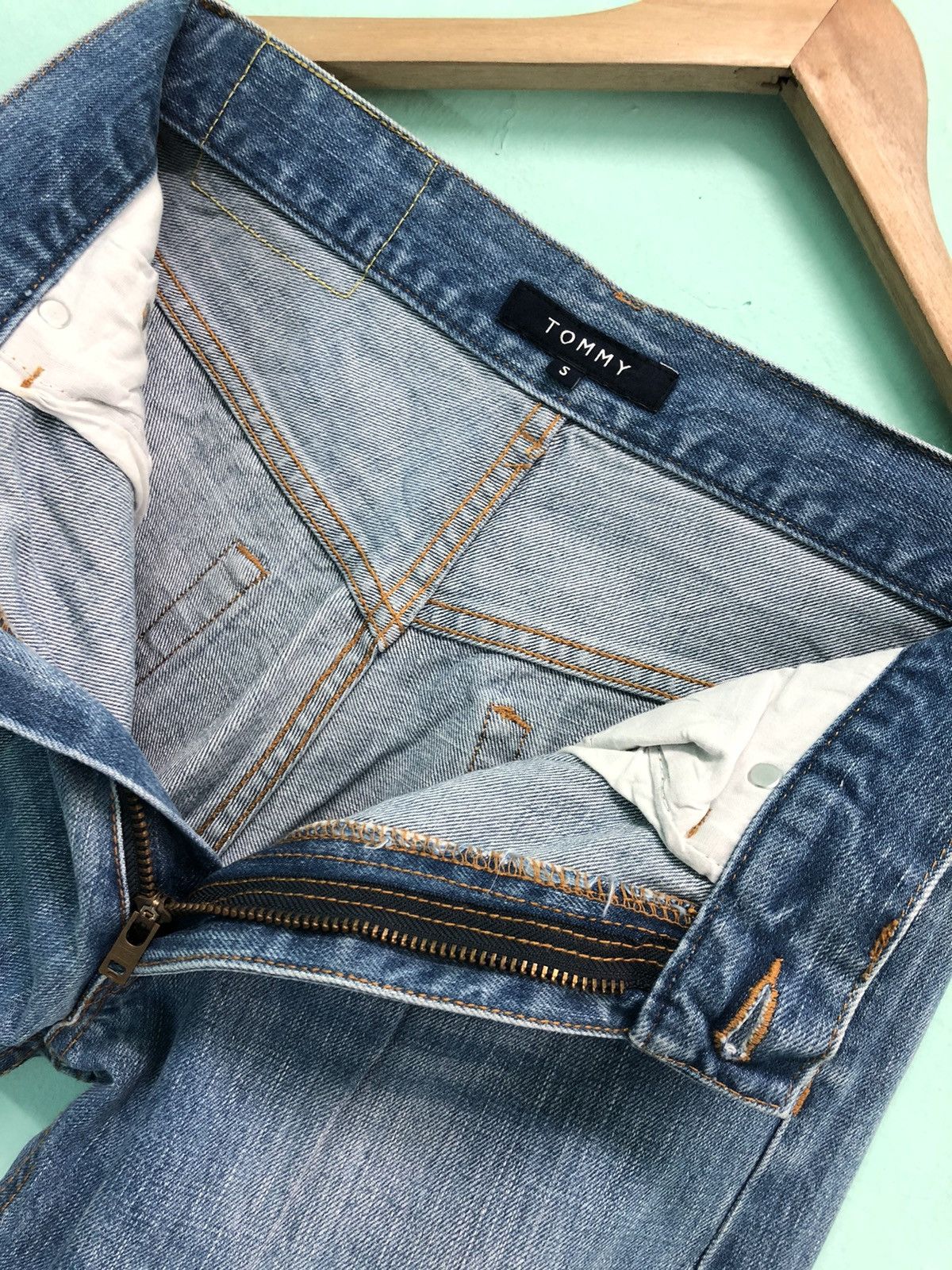 Tommy Hilfiger × Tommy Jeans × Vintage VINTAGE SELVEDGE TOMMY BLUE WASH DENIM JEANS Size US 30 / EU 46 - 9 Thumbnail