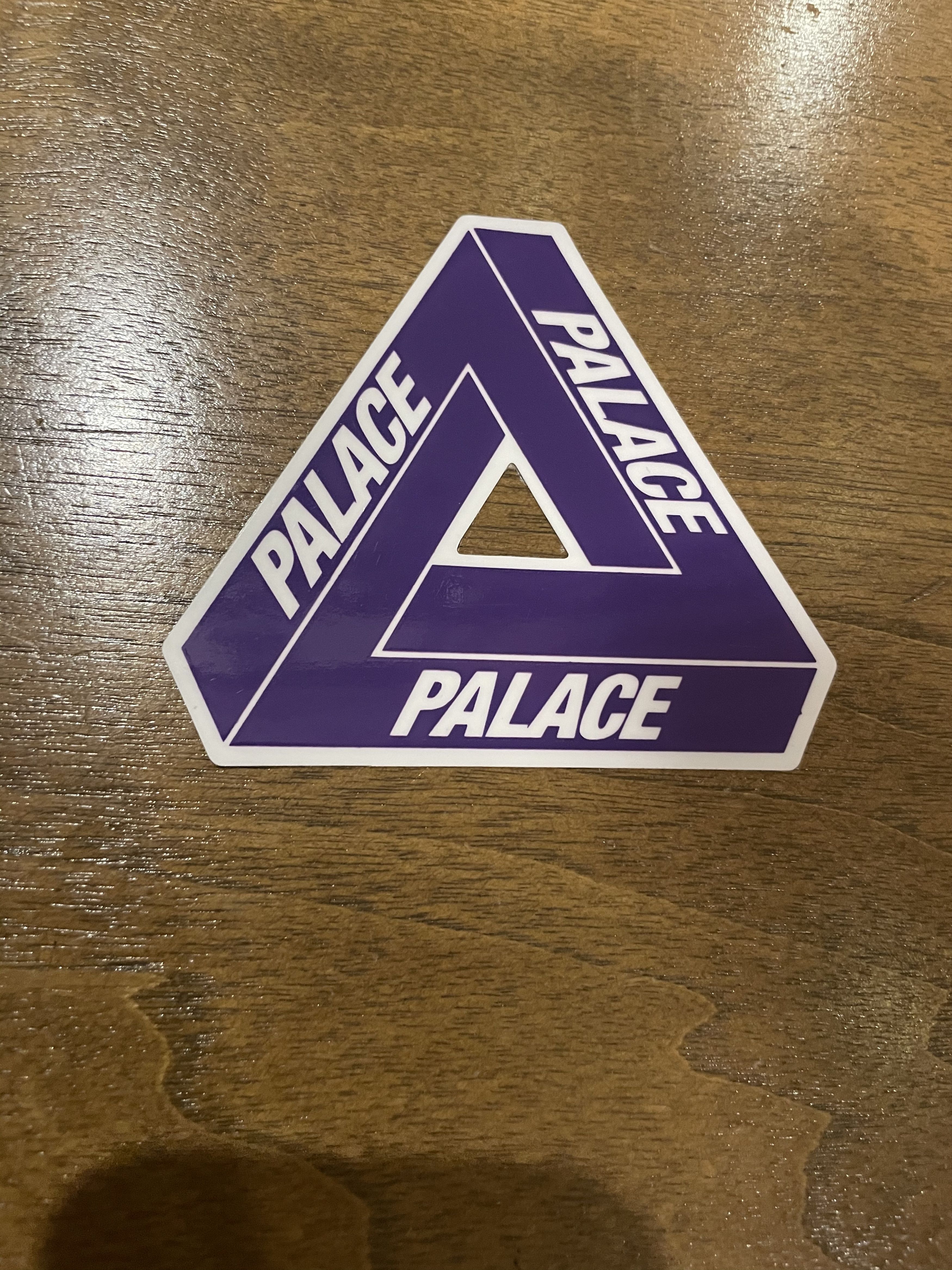 Palace TRI-FERG PIN BADGE WHITE ピンバッジ