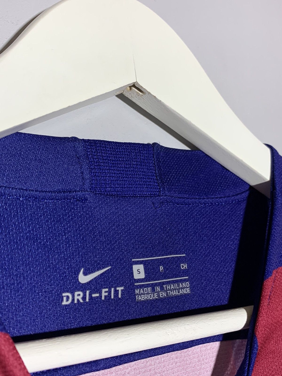Nike F.C Barcelona Nike 2019/20 Y2k Streetwear Football Shirt Size US S / EU 44-46 / 1 - 8 Thumbnail
