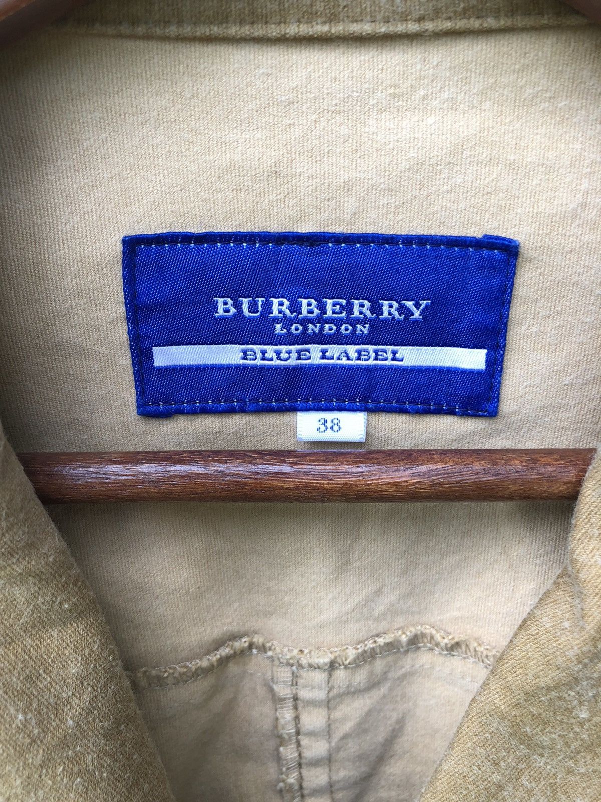 Burberry BURBERRY BLUE LABEL LOGO ON BUTTON Size US S / EU 44-46 / 1 - 3 Thumbnail