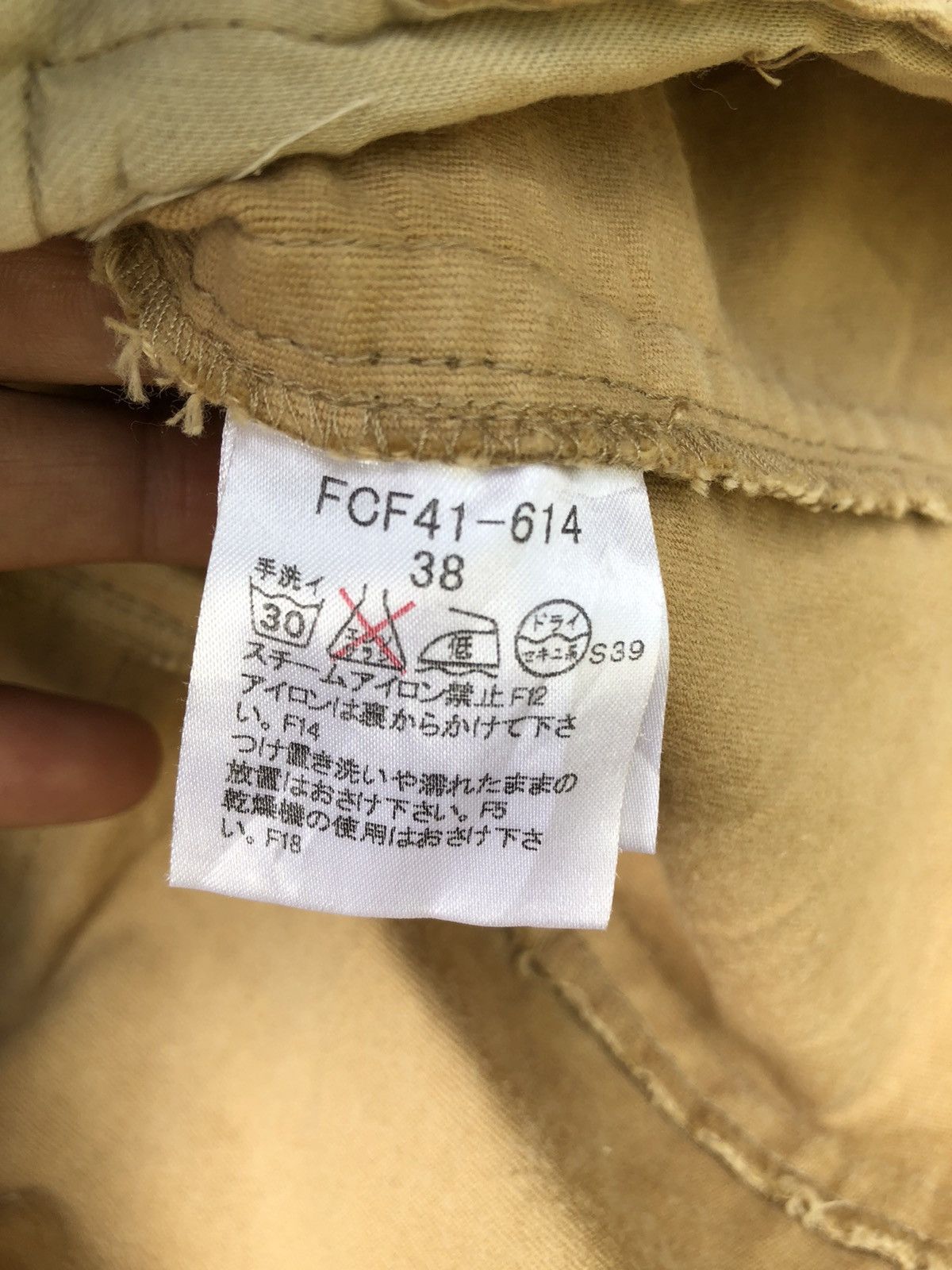 Burberry BURBERRY BLUE LABEL LOGO ON BUTTON Size US S / EU 44-46 / 1 - 5 Thumbnail
