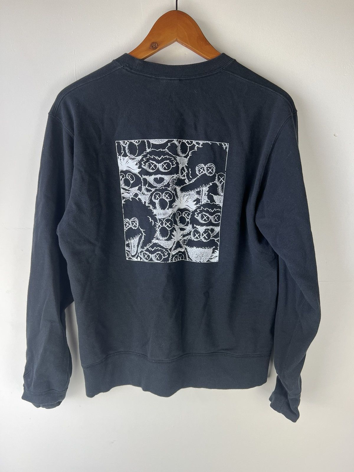 Kaws × Uniqlo Uniqlo kaws sesame street crewneck Size US S / EU 44-46 / 1 - 2 Thumbnail