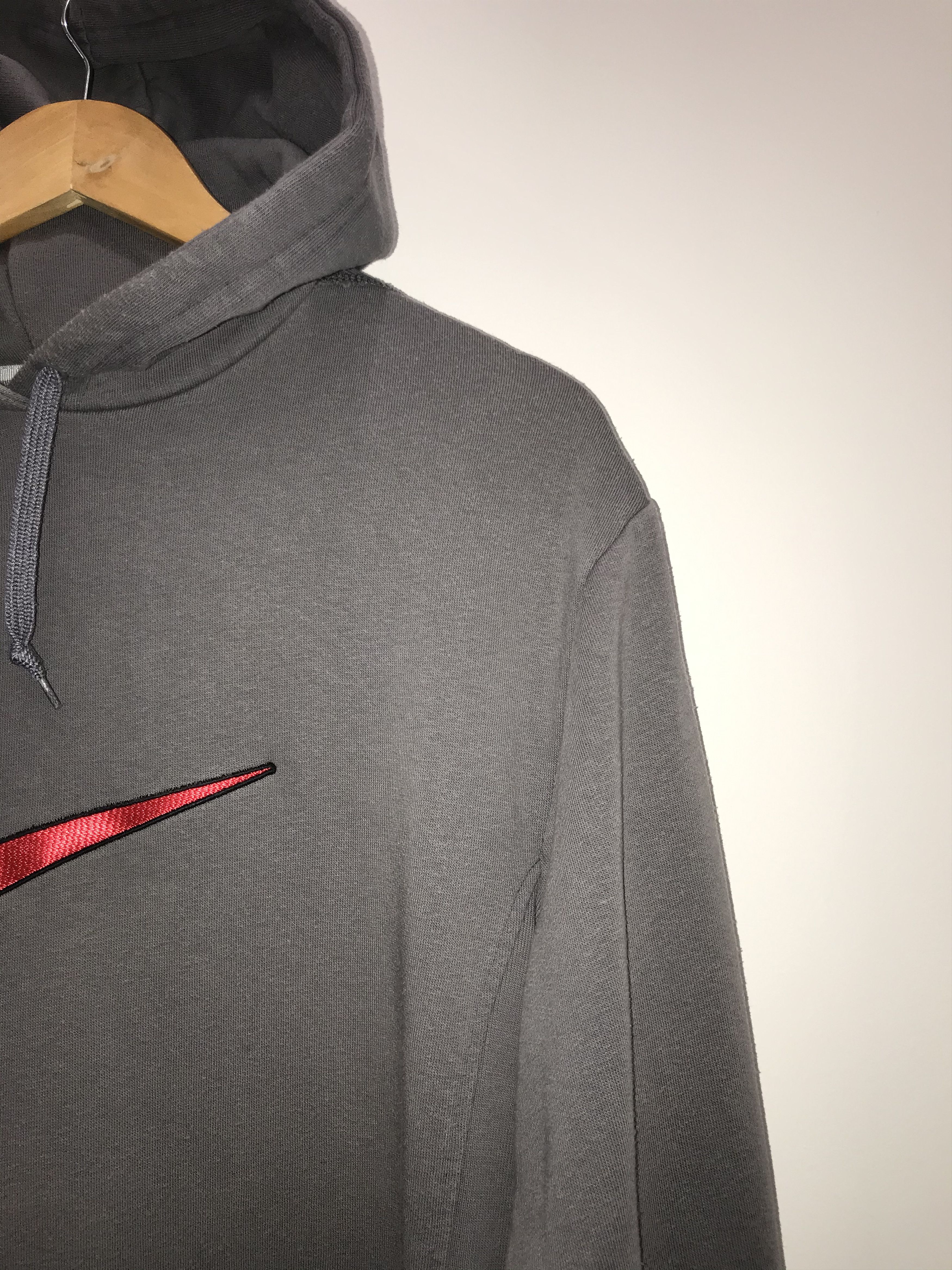 Nike Vintage Nike Big Logo Center Swoosh Hoodie Size US M / EU 48-50 / 2 - 4 Thumbnail