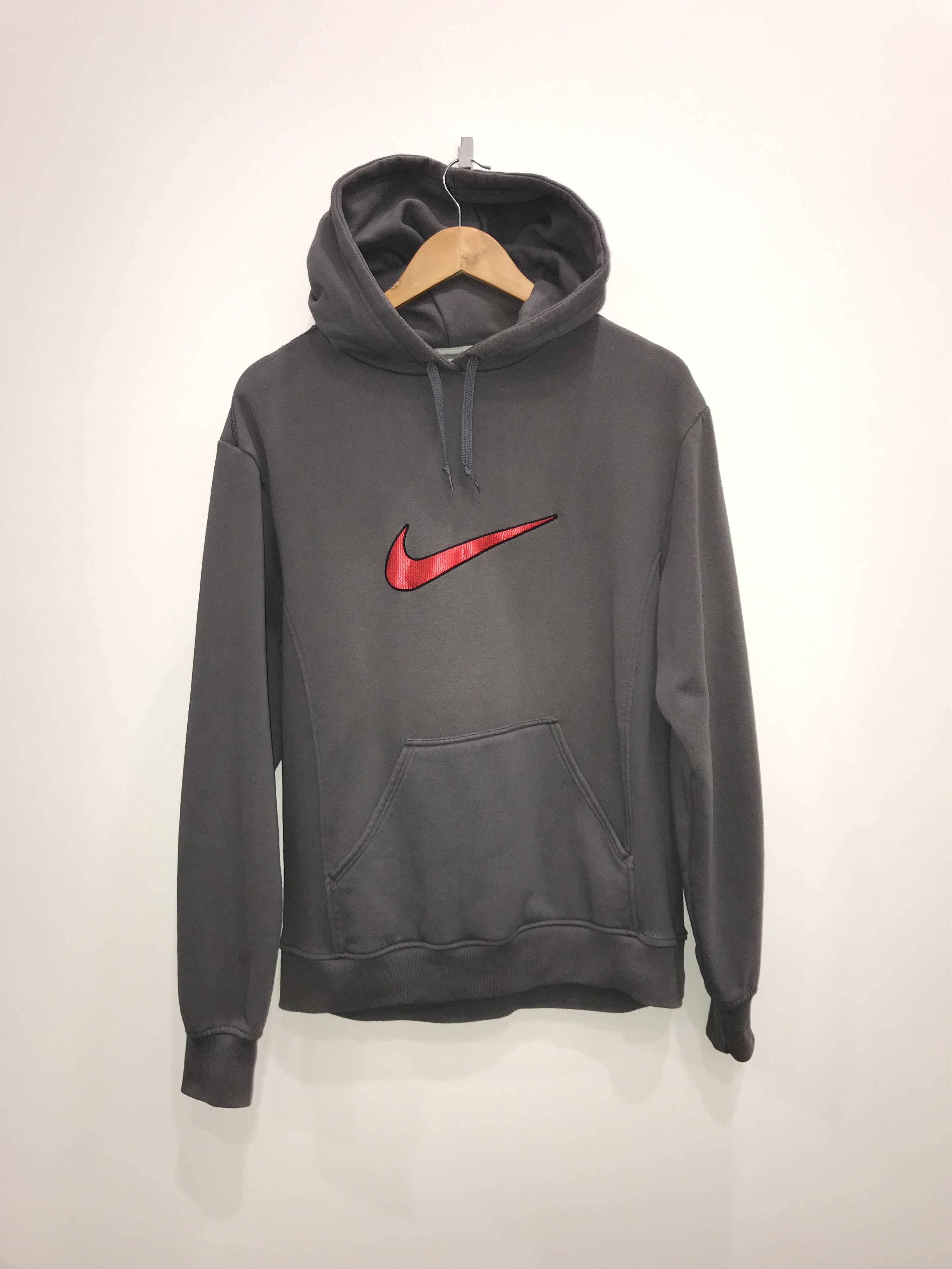 Nike Vintage Nike Big Logo Center Swoosh Hoodie Size US M / EU 48-50 / 2 - 1 Thumbnail