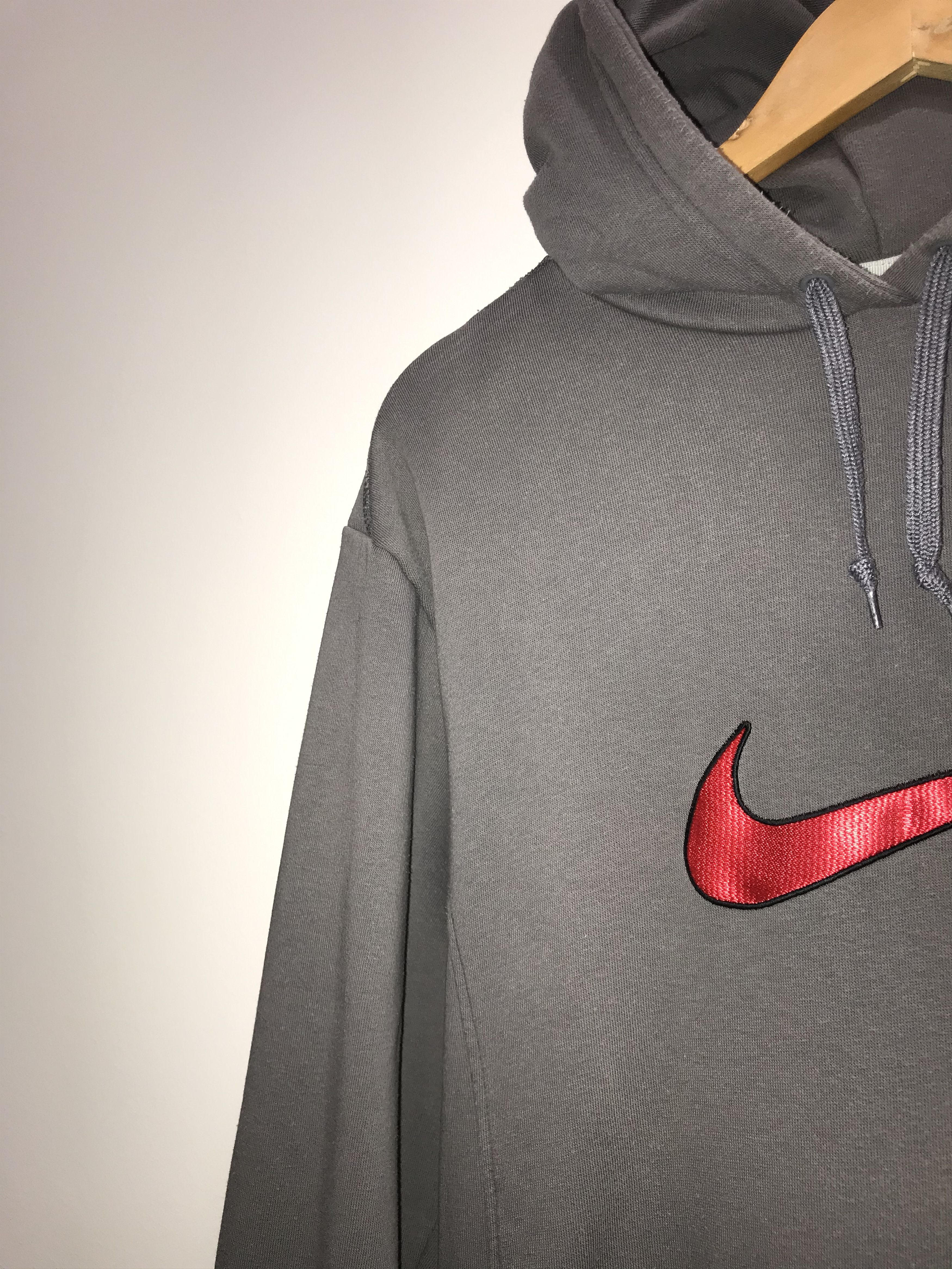Nike Vintage Nike Big Logo Center Swoosh Hoodie Size US M / EU 48-50 / 2 - 5 Thumbnail