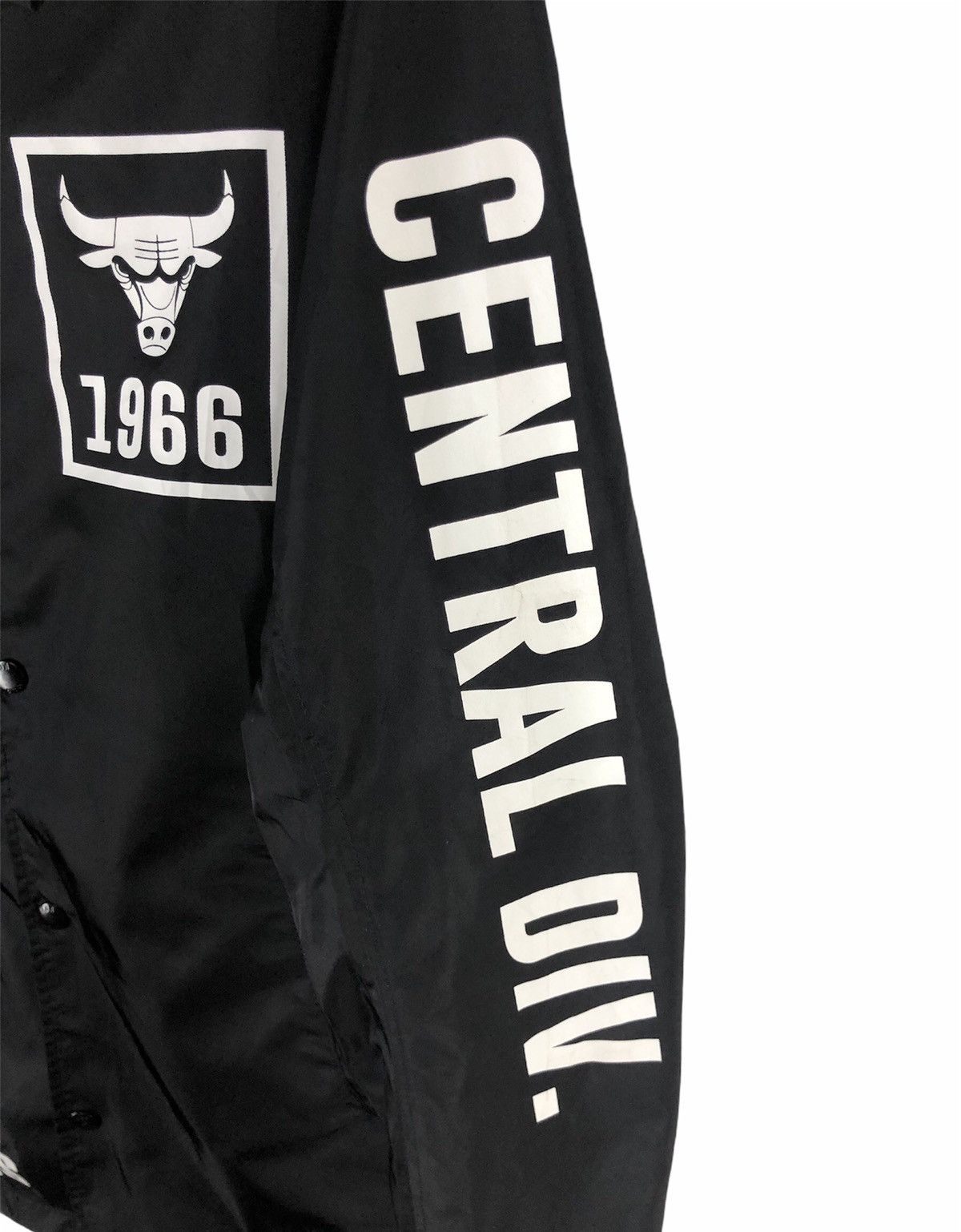 NBA NBA Chicago Bulls Coach Jacket - Black - Size M Size US M / EU 48-50 / 2 - 5 Thumbnail
