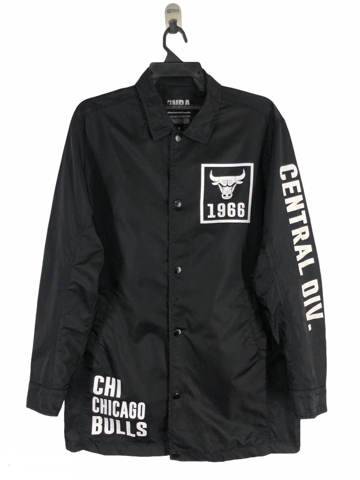 NBA NBA Chicago Bulls Coach Jacket - Black - Size M Size US M / EU 48-50 / 2 - 1 Thumbnail