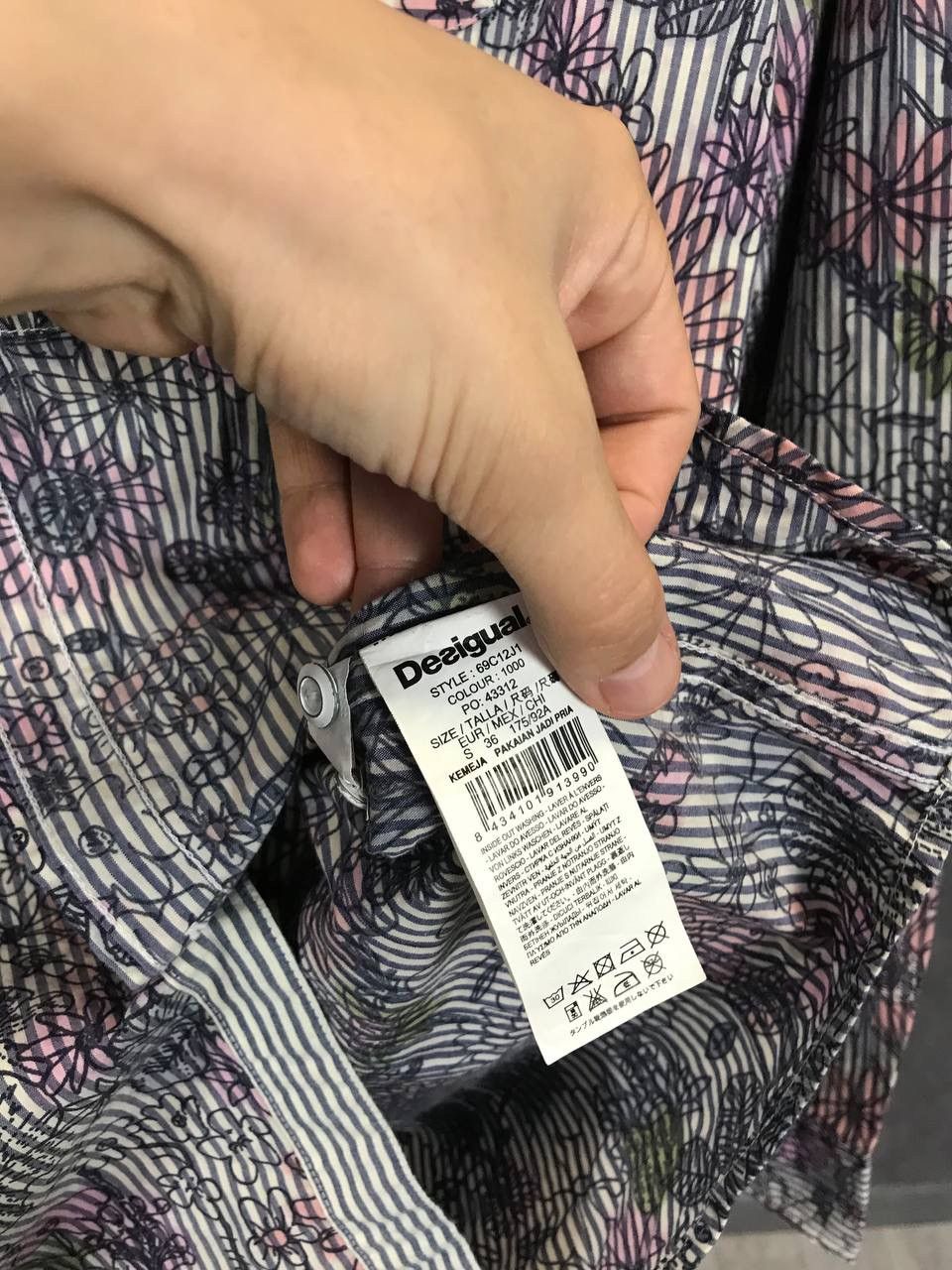 Designer Desigual crazy designer shirt Size US S / EU 44-46 / 1 - 5 Thumbnail