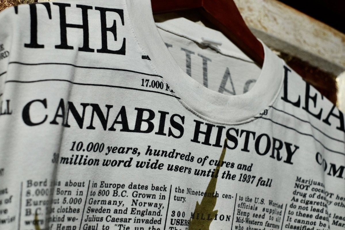 Vintage Vintage Cannabis History OVP size L Size US L / EU 52-54 / 3 - 3 Thumbnail