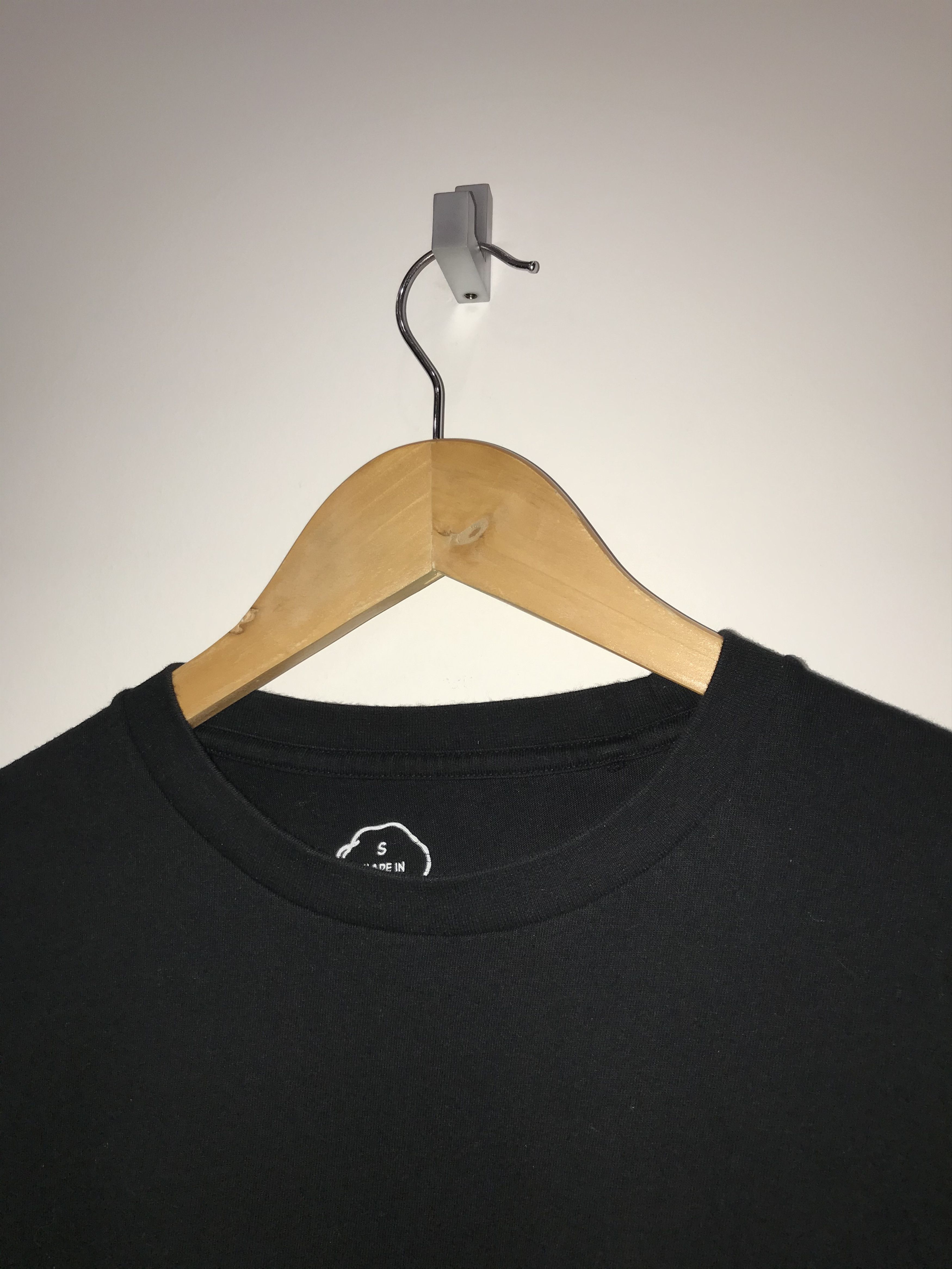 Kaws × Peanuts × Uniqlo Kaws x Peanuts x Uniqlo Pocket Black Tee Size US S / EU 44-46 / 1 - 2 Thumbnail