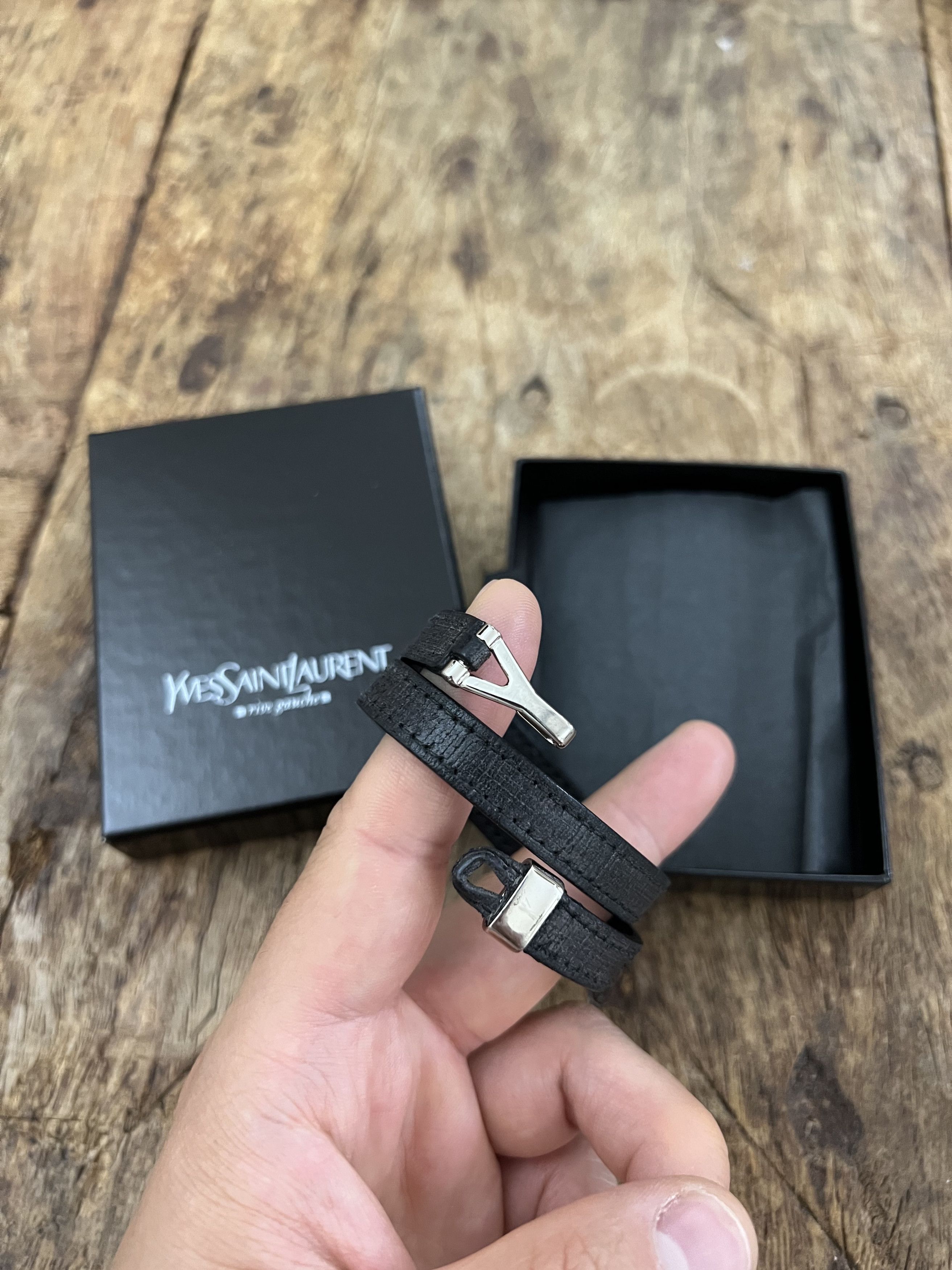 Y logo leather bracelet