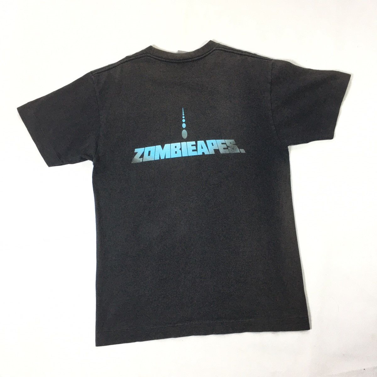 Bape Vintage 2000 Bape ZombieApes Tee Size US L / EU 52-54 / 3 - 1 Thumbnail