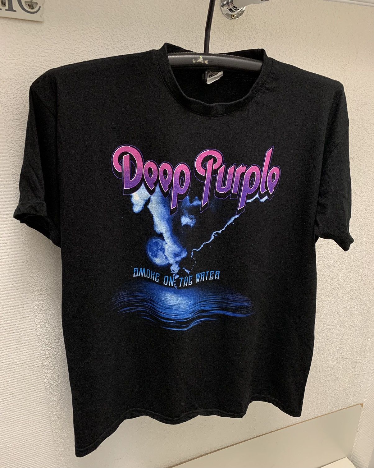 Band Tees Deep Purple Smoke On The Water band tee rock t-shirt L size Size US L / EU 52-54 / 3 - 1 Thumbnail