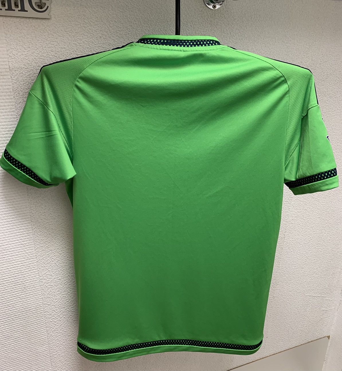 Adidas Southampton Adidas green soccer jersey S sz patch Apl Size US S / EU 44-46 / 1 - 7 Thumbnail