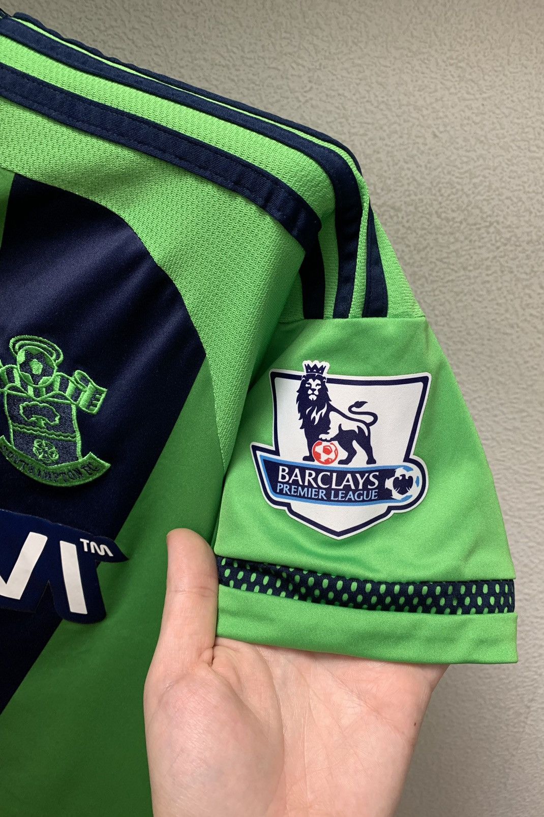 Adidas Southampton Adidas green soccer jersey S sz patch Apl Size US S / EU 44-46 / 1 - 4 Thumbnail