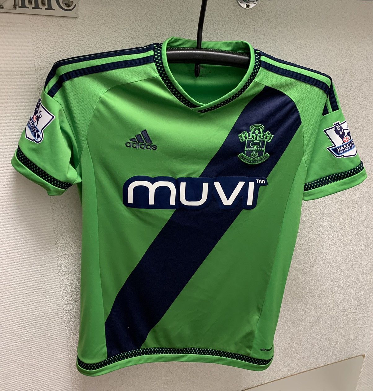 Adidas Southampton Adidas green soccer jersey S sz patch Apl Size US S / EU 44-46 / 1 - 1 Thumbnail