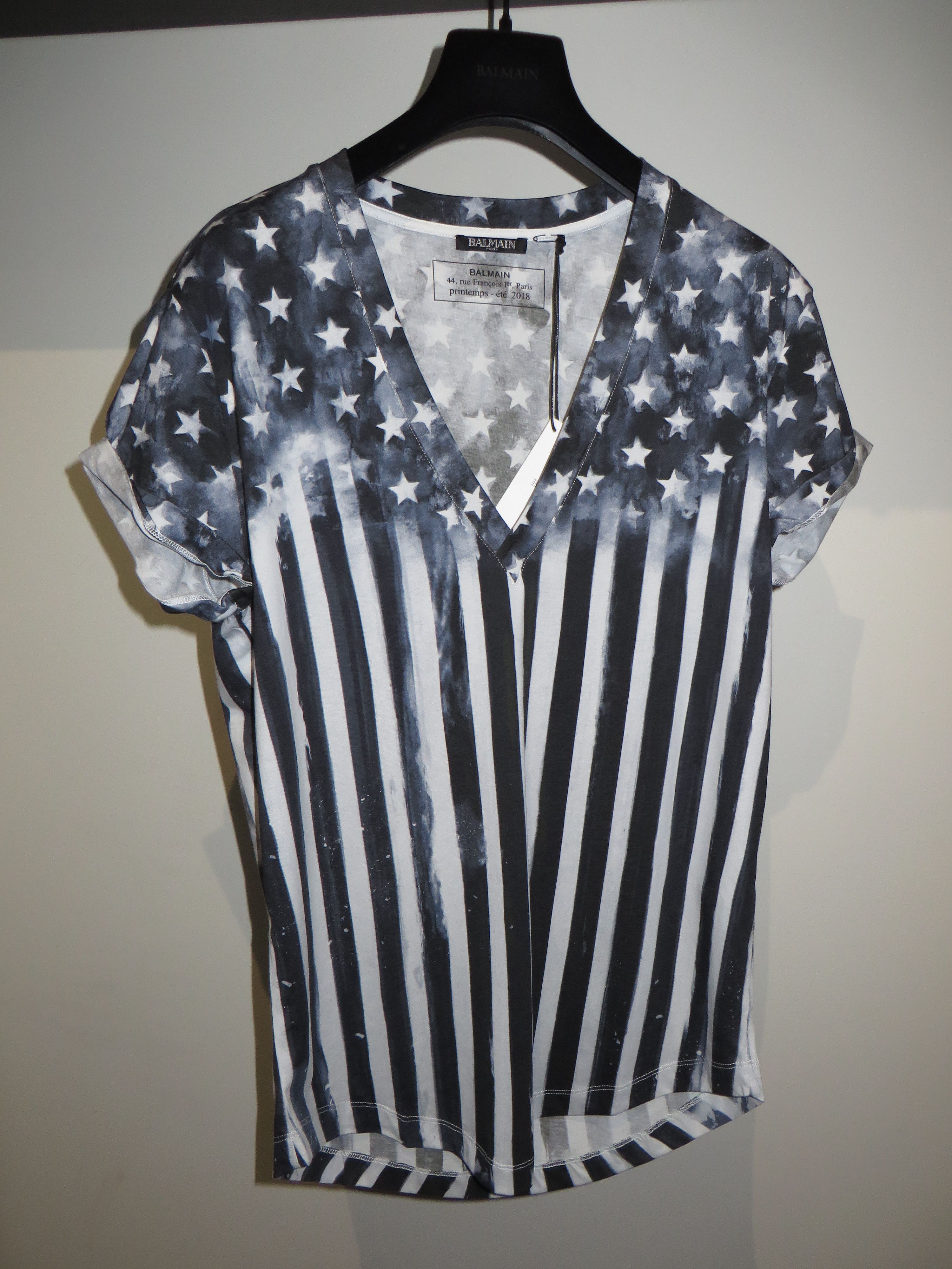 Balmain logo print v-neck t-shirt Size US M / EU 48-50 / 2 - 1 Thumbnail