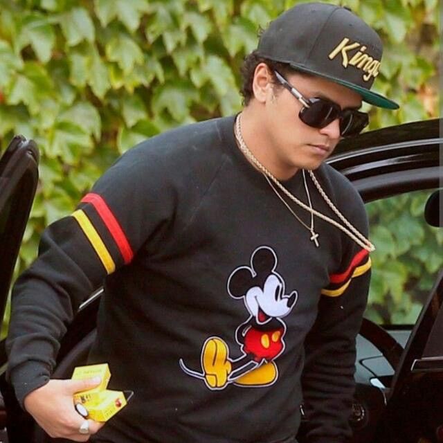Mickey Mouse Vintage 80s Disney Mickey Mouse Sweatshirt (Fit M) Size US M / EU 48-50 / 2 - 1 Thumbnail