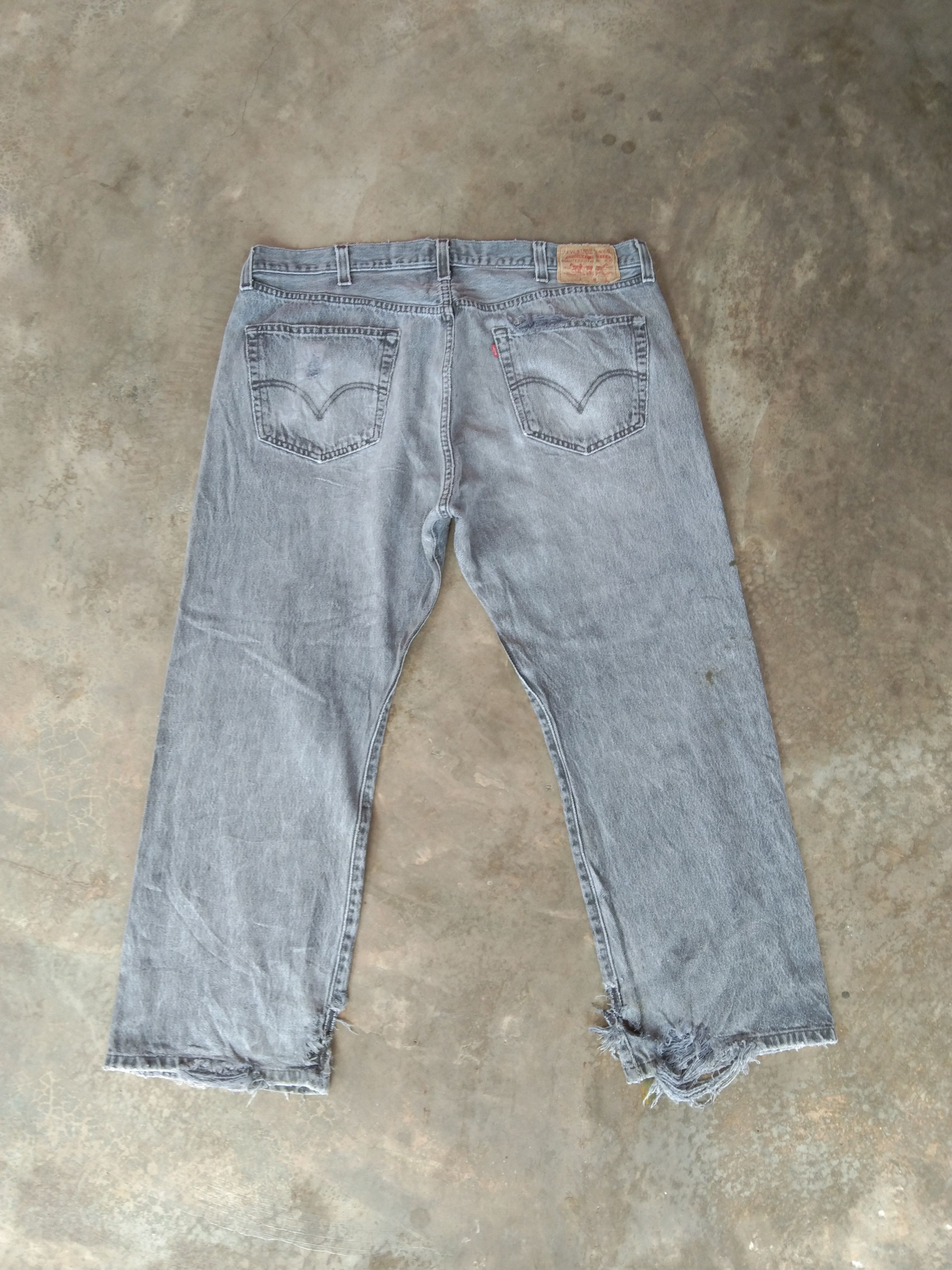 Levi's × Vintage Vintage Levis 501 Thrashed Distressed Jeans 40x28 Size US 40 / EU 56 - 2 Thumbnail
