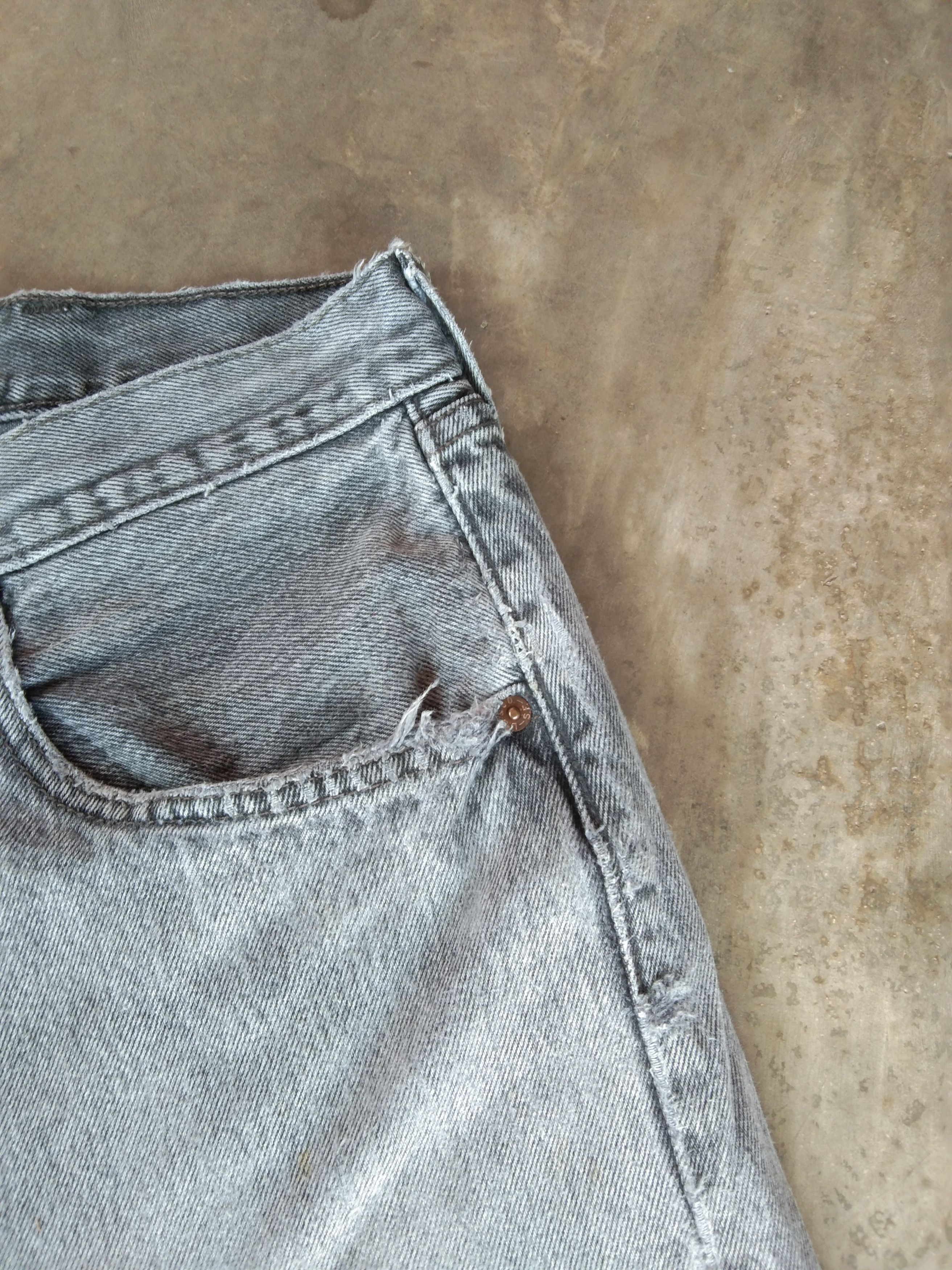 Levi's × Vintage Vintage Levis 501 Thrashed Distressed Jeans 40x28 Size US 40 / EU 56 - 13 Thumbnail