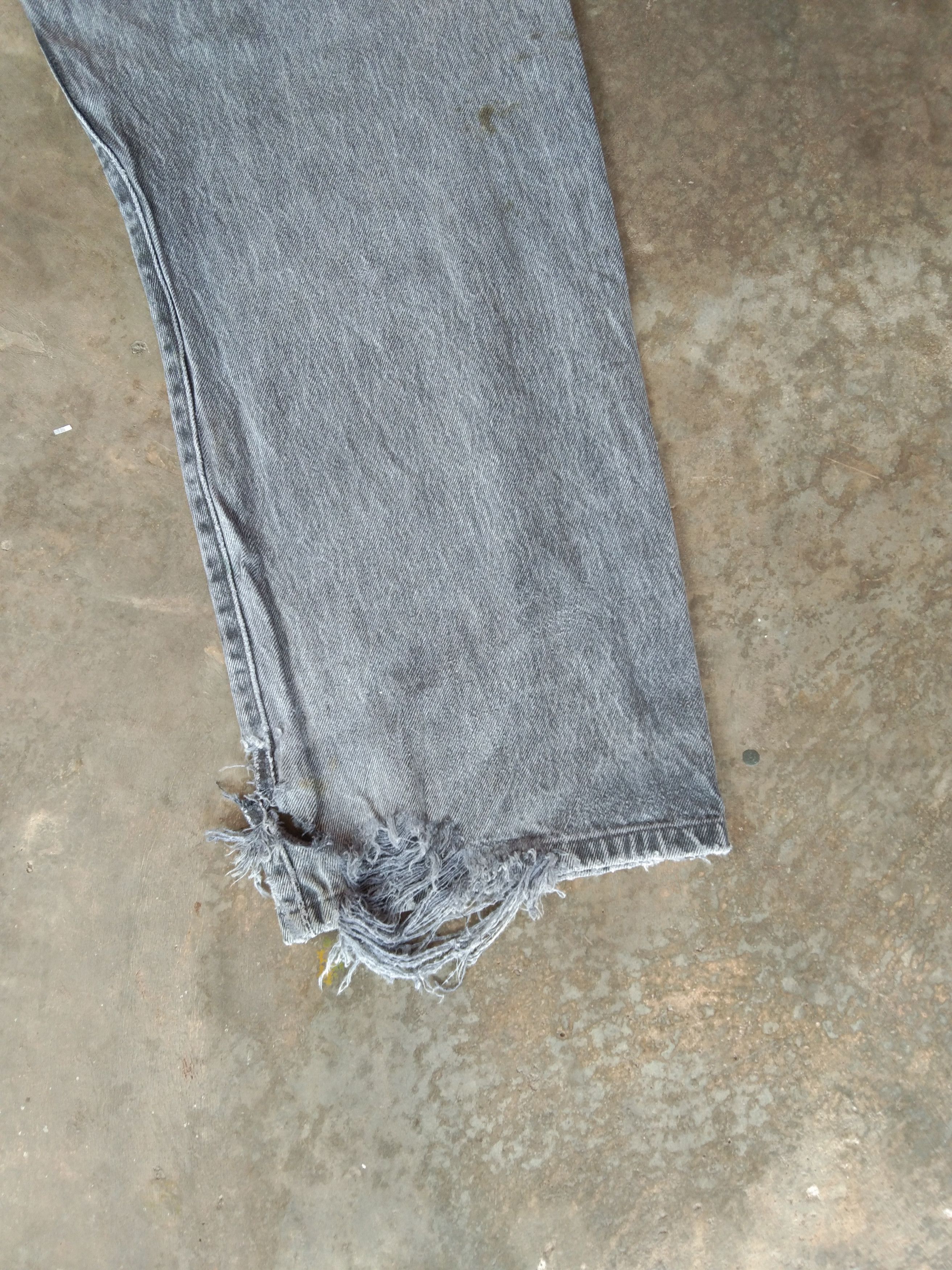 Levi's × Vintage Vintage Levis 501 Thrashed Distressed Jeans 40x28 Size US 40 / EU 56 - 8 Thumbnail