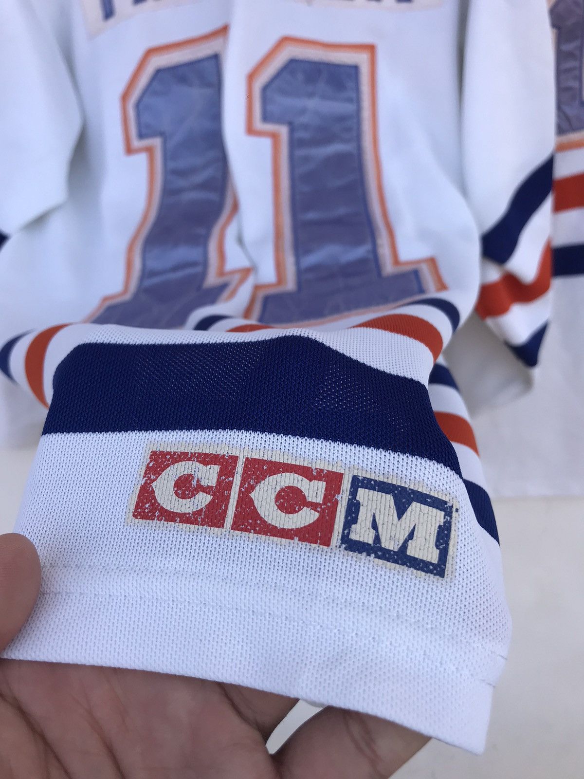 NHL Vintage NHL Oilers Messier #11 Jersey Size US S / EU 44-46 / 1 - 7 Thumbnail