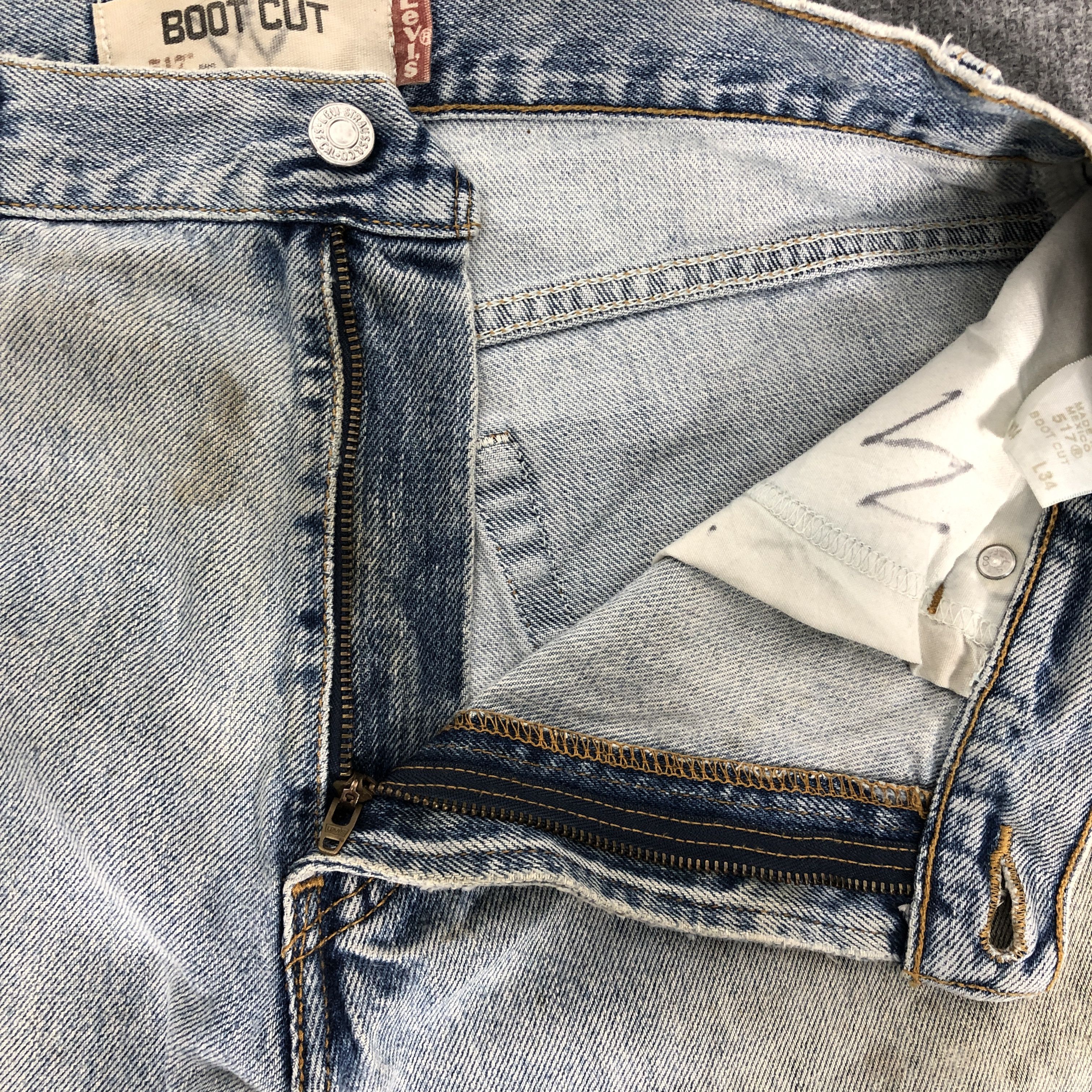 Levi's Vintage Y2k Levi's 517 Dirty Light Wash Boot Cut Denim Jean Size US 33 - 18 Thumbnail