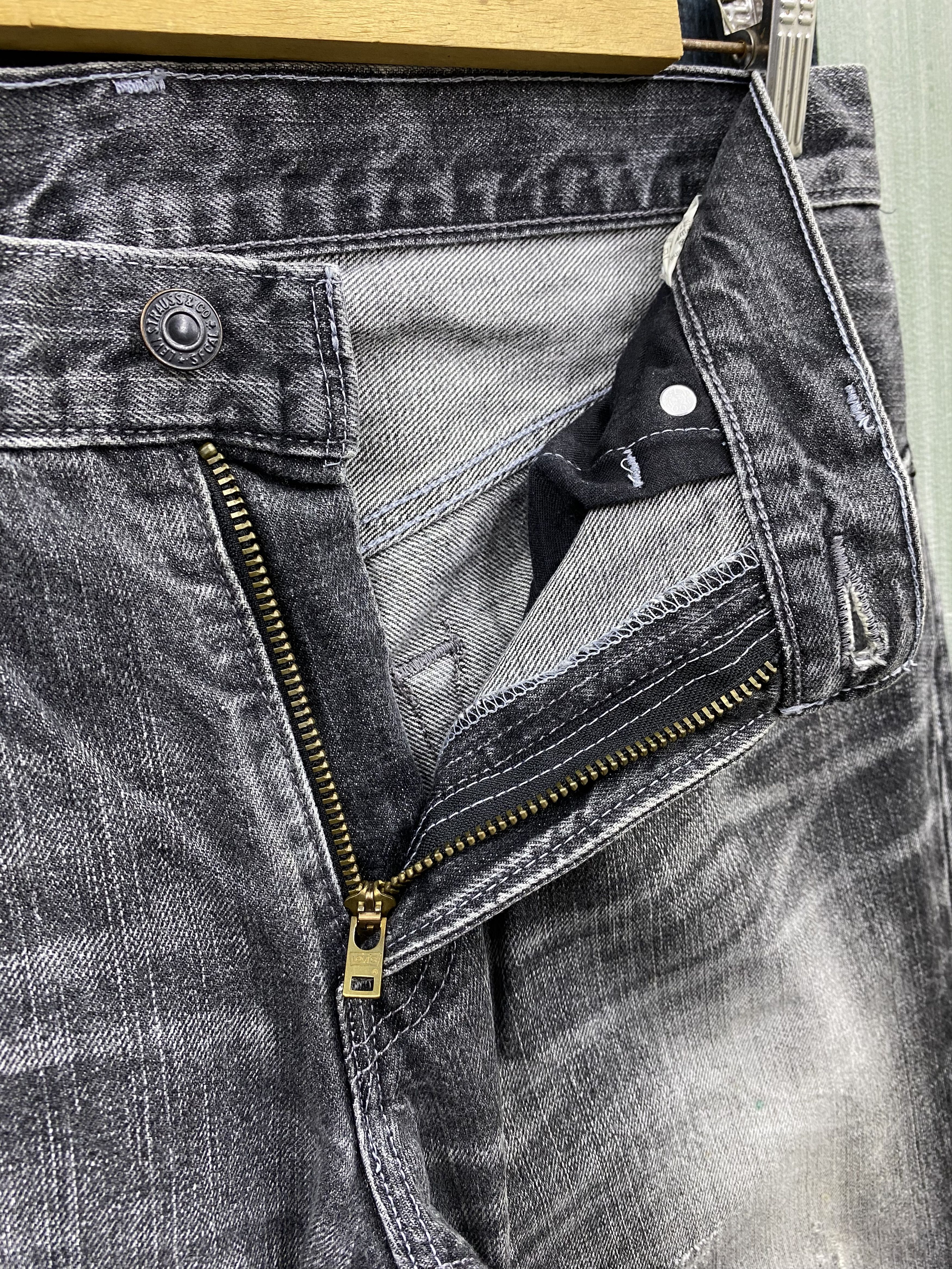 Levi's Vintage Y2K Levi's 502 Distress Faded Black Denim Jean Size US 34 / EU 50 - 16 Thumbnail