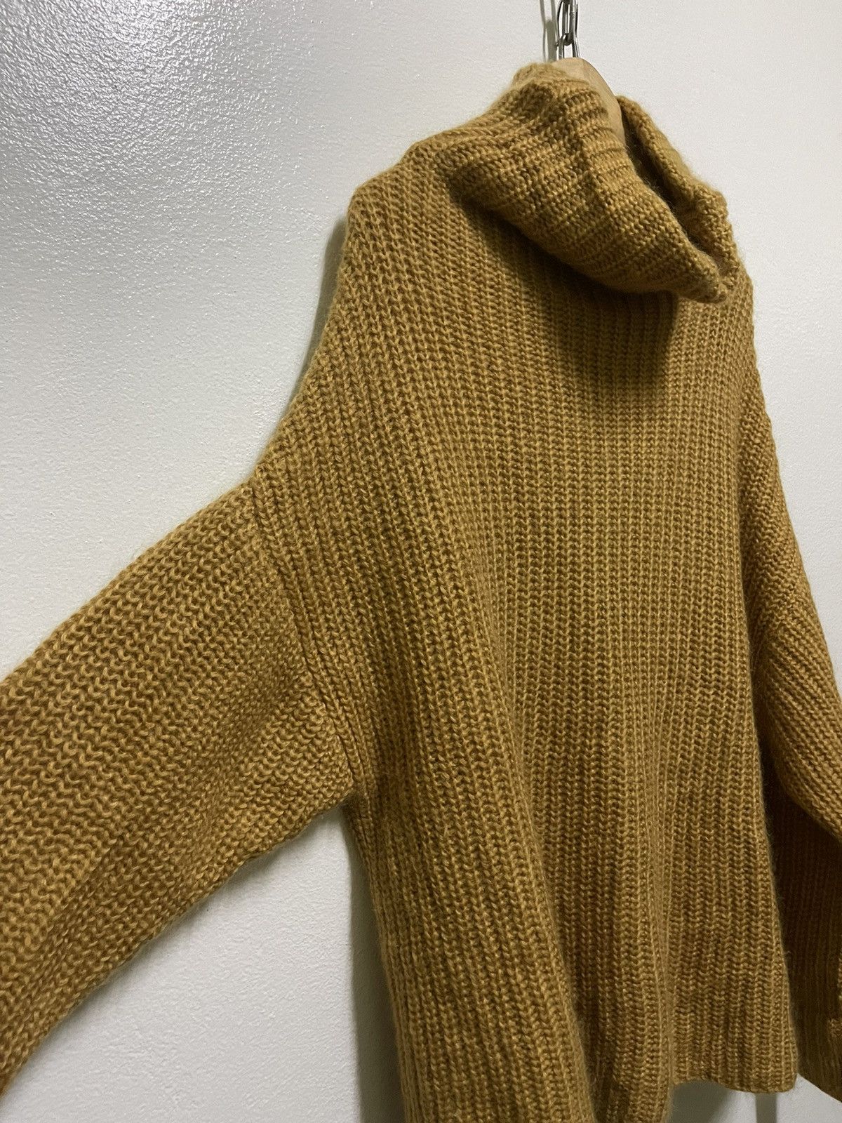 Gucci × Vintage Gucci Turtleneck Knitwear Wool Oversized Size M / US 6-8 / IT 42-44 - 2 Thumbnail