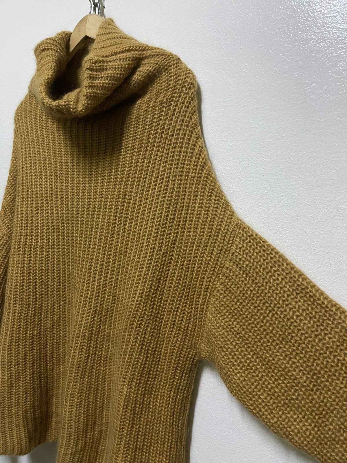 Gucci × Vintage Gucci Turtleneck Knitwear Wool Oversized Size M / US 6-8 / IT 42-44 - 4 Thumbnail