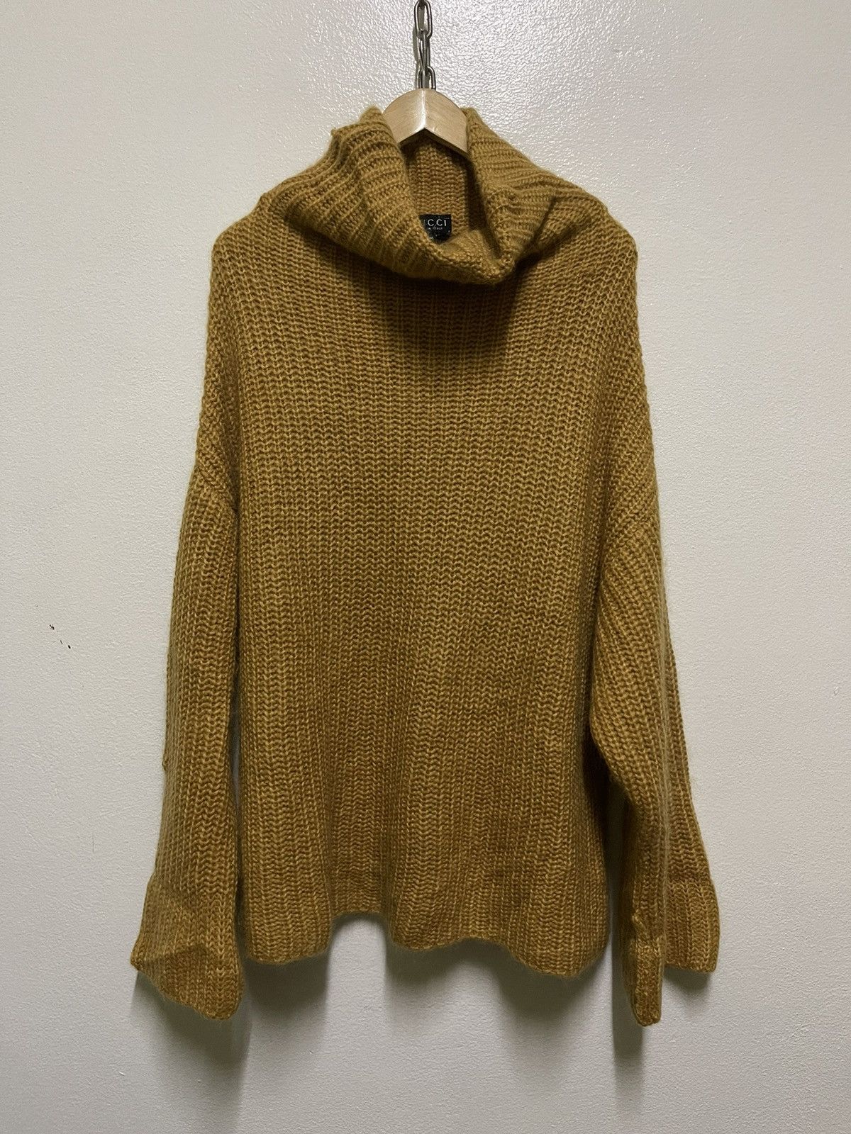 Gucci × Vintage Gucci Turtleneck Knitwear Wool Oversized Size M / US 6-8 / IT 42-44 - 1 Thumbnail