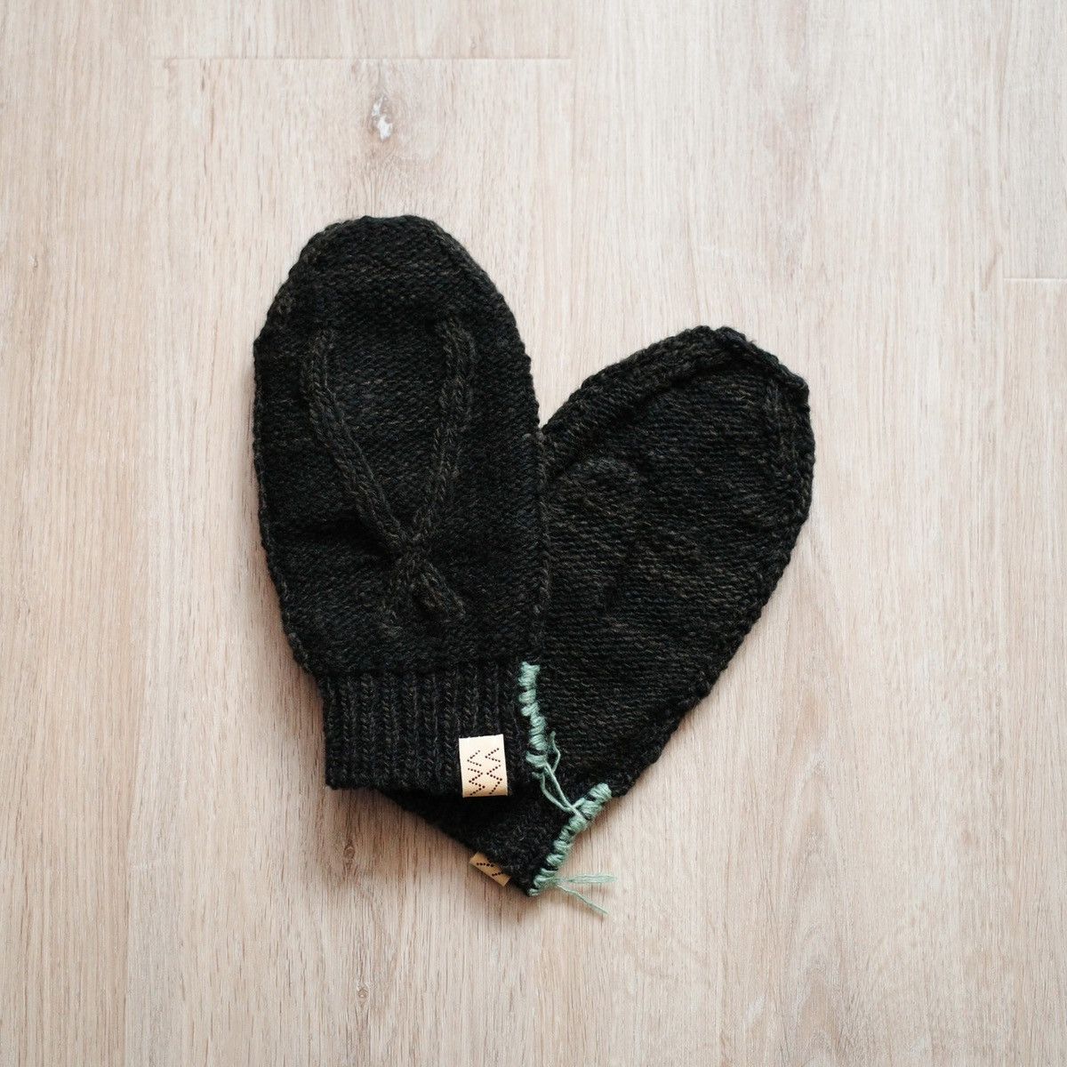image of Visvim Knit Mitten N.d in Black, Men's