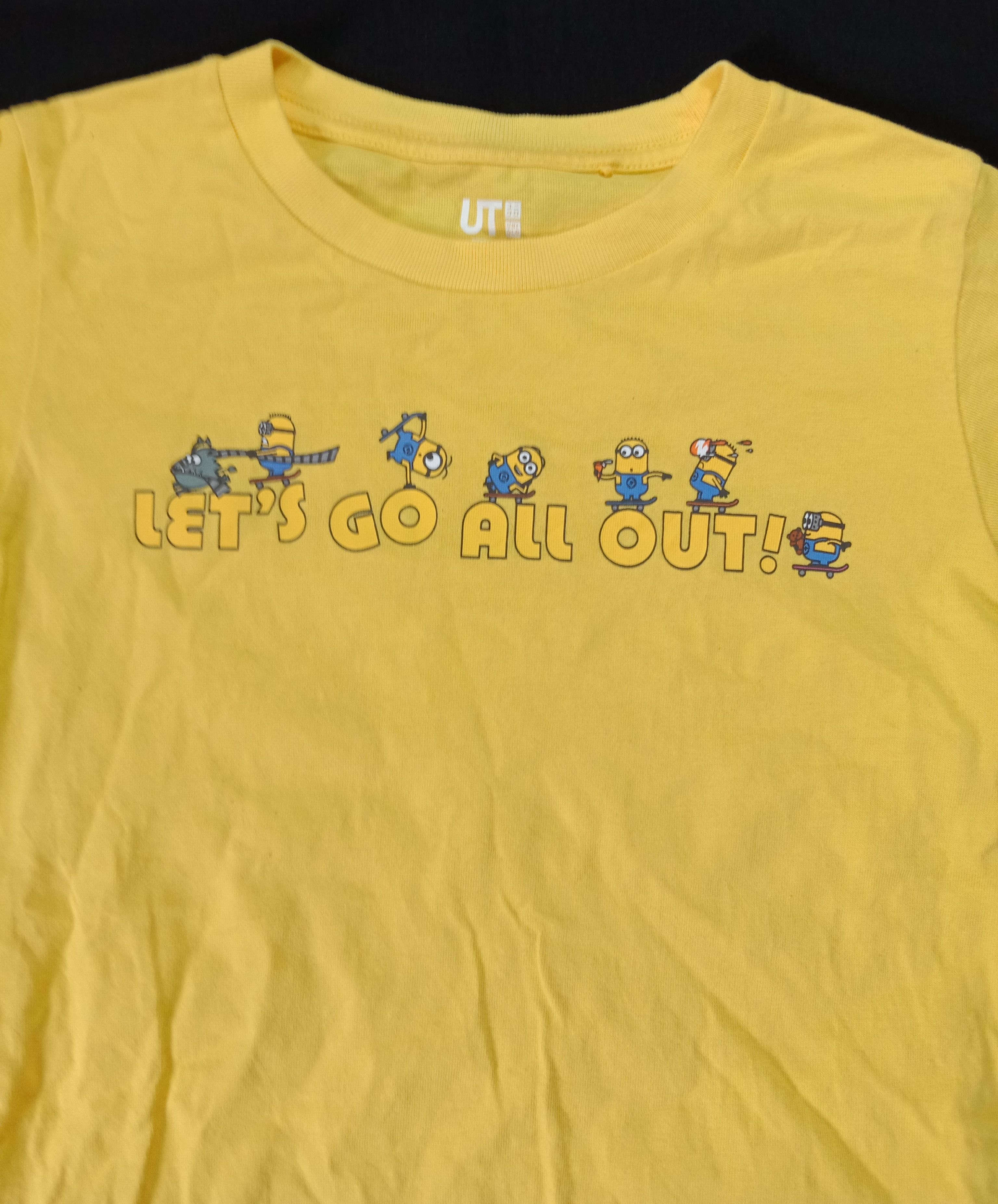 Japanese Brand Despicable ME Let's go all out Minion Movie Uniqlo Tee Size XXS / US 00 / IT 34 - 2 Thumbnail