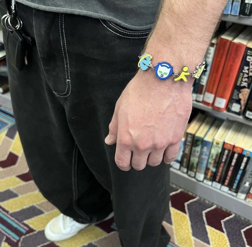 Drought × Jewelry RARE 2022 DROUGHT WEB SURFER INTERNET EXPLORER BRACELET/BOX Size ONE SIZE - 1 Thumbnail