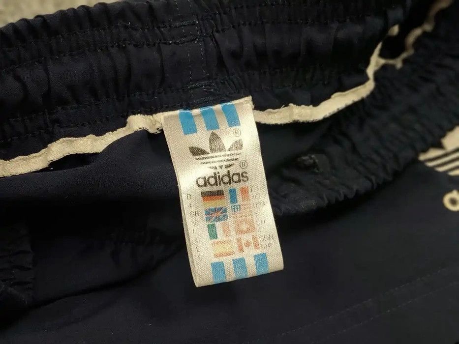 Adidas Vintage 90's Adidas Originals casual logo dark blue Shorts Size US 32 / EU 48 - 8 Thumbnail