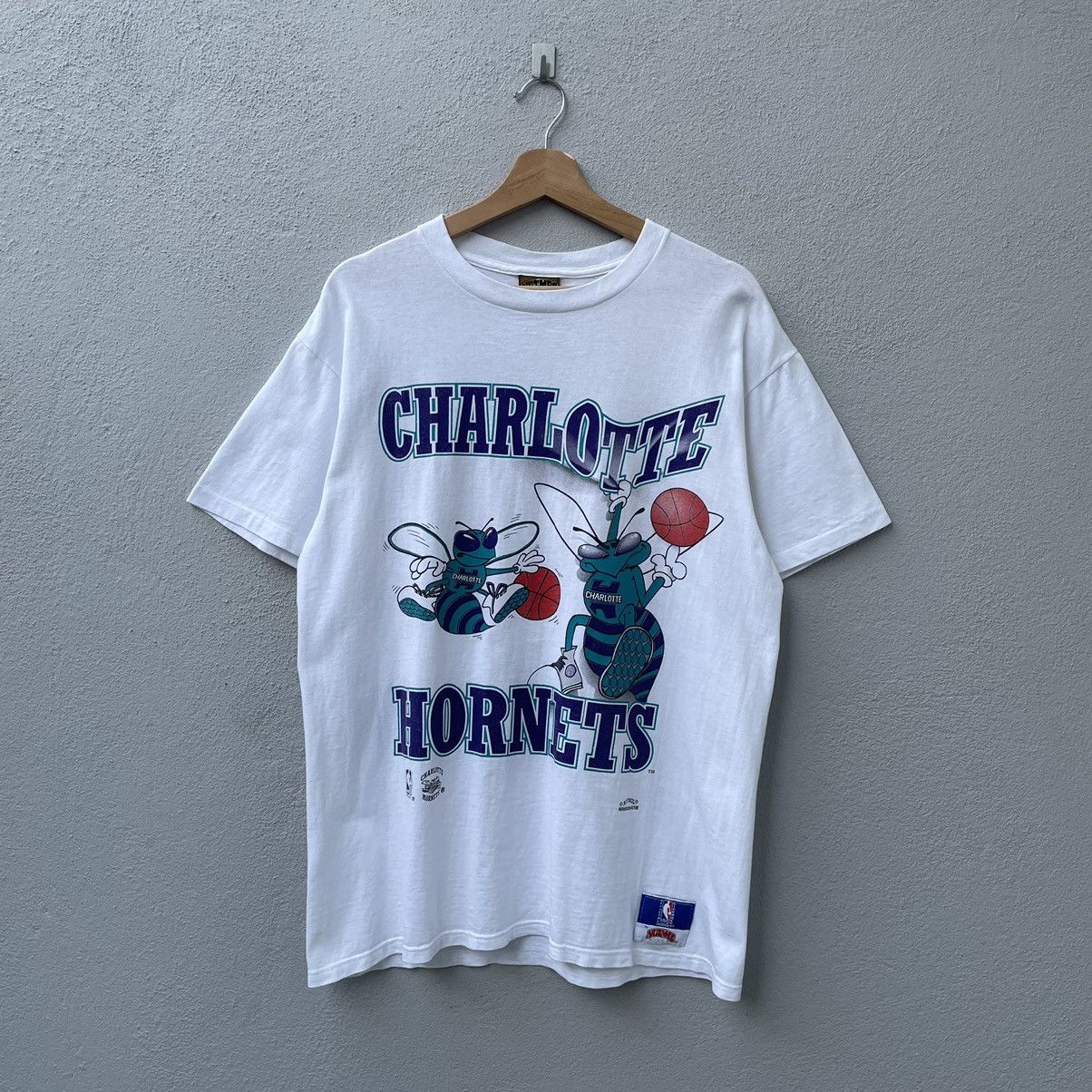 NBA Vintage Charlotte Hornets NBA Tee Shirt Size US M / EU 48-50 / 2 - 1 Thumbnail