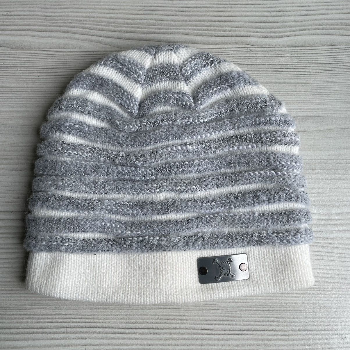 image of Vintage Oakley Metallic Logo Beanie Hat in Gray/White, Men's