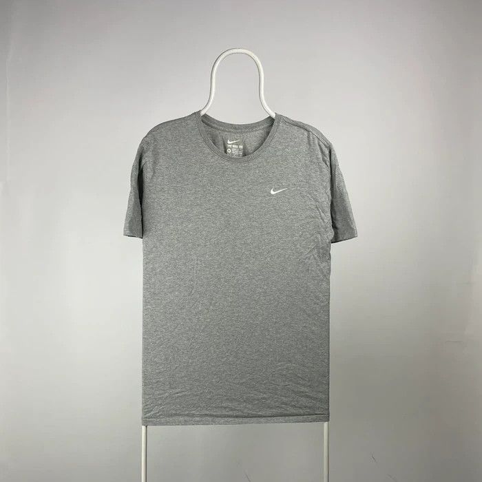 embroidered nike t shirt