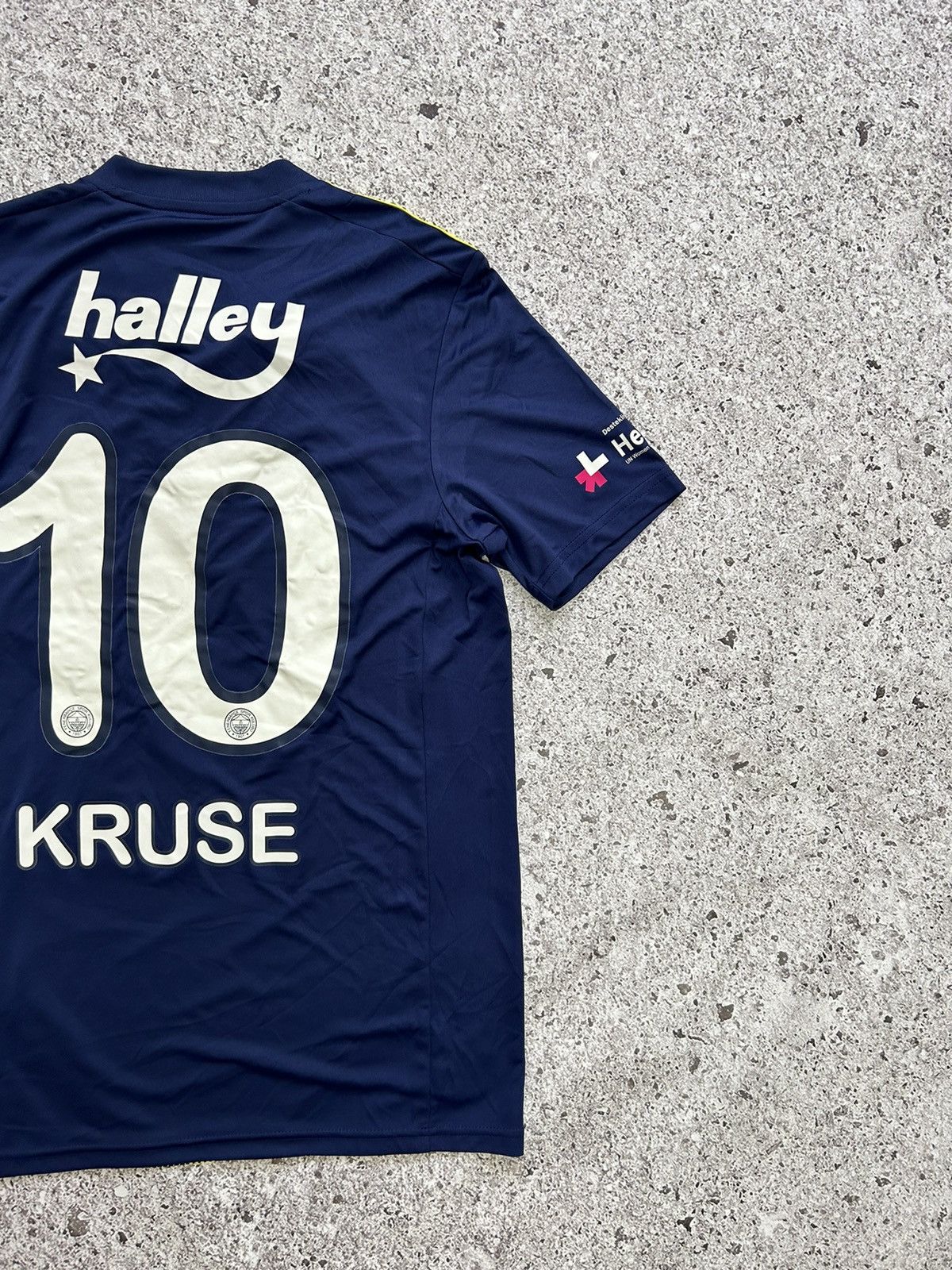 Adidas × Vintage Vintage Fenerbahce Kruse 10 Soccer Jersey 2019/2020 Size US S / EU 44-46 / 1 - 6 Thumbnail